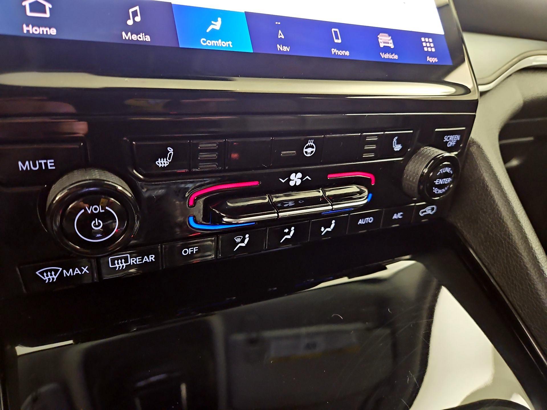 Thumbnail: 2023 Jeep Grand Cherokee - 17