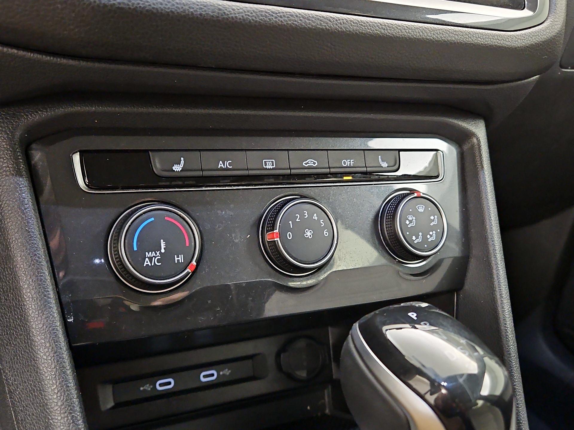 Thumbnail: 2024 Volkswagen Tiguan - 16