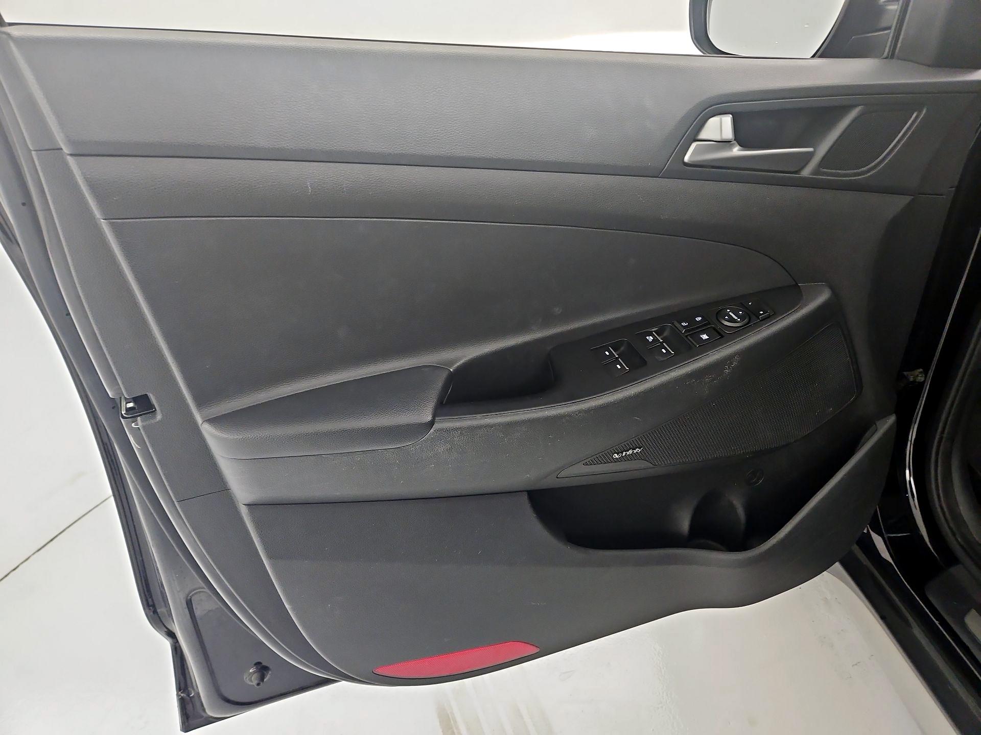 Thumbnail: 2017 Hyundai Tucson - 12