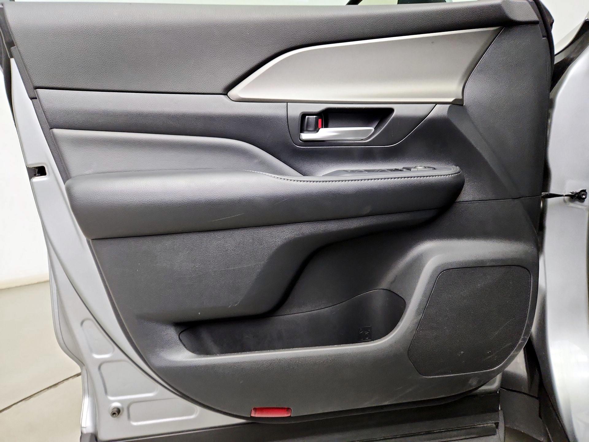 Thumbnail: 2025 Toyota Grand Highlander - 12