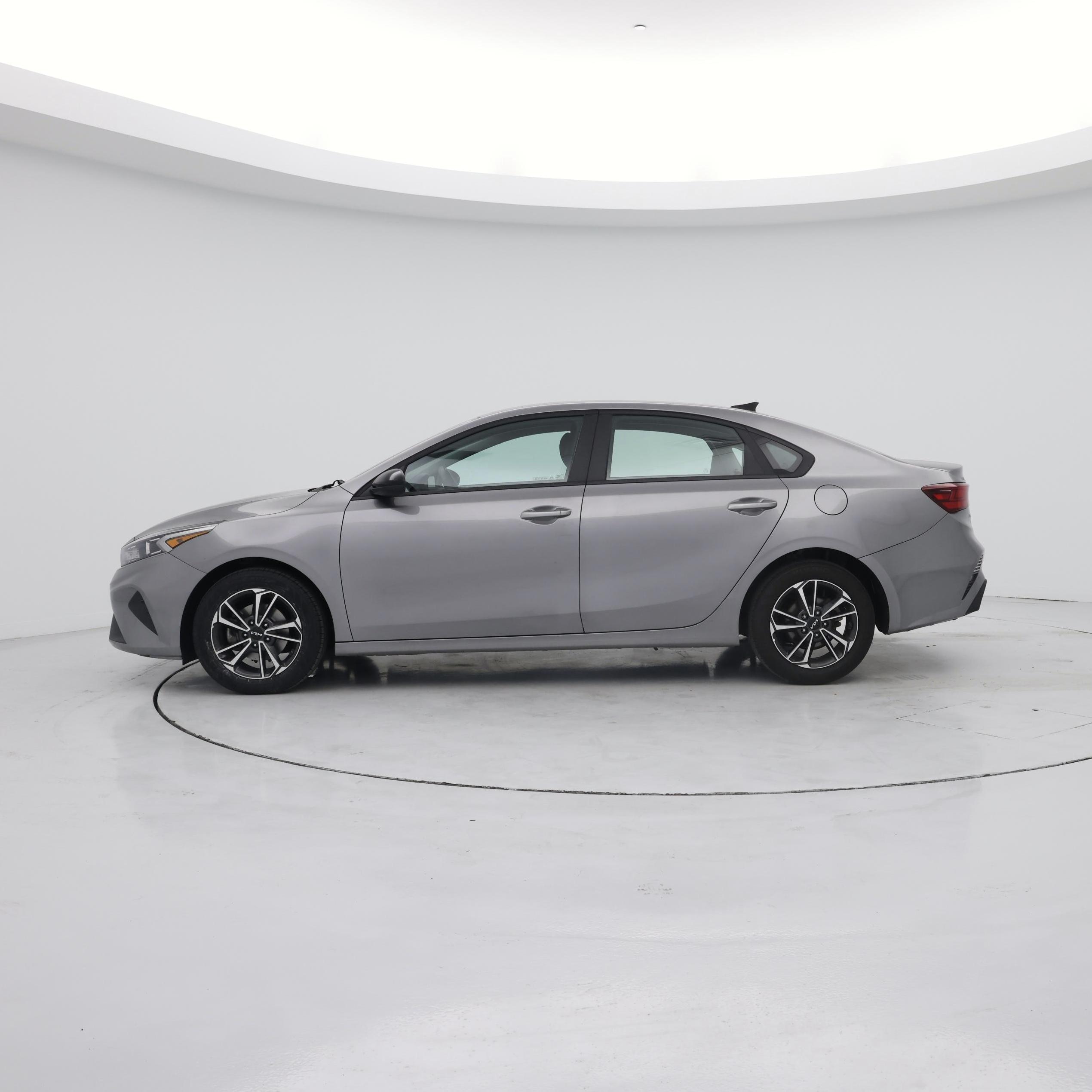 Thumbnail: 2024 Kia Forte - 3