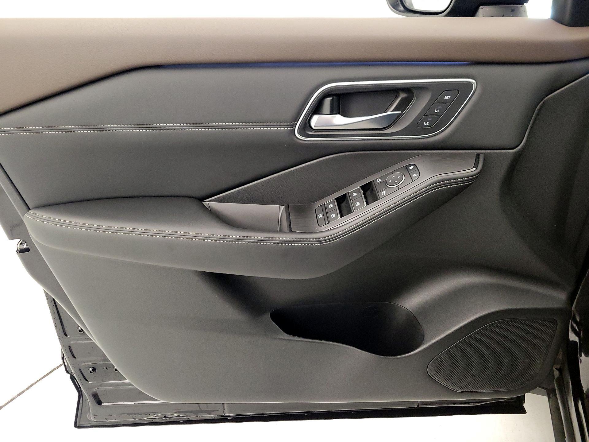 Thumbnail: 2023 Nissan Rogue - 12