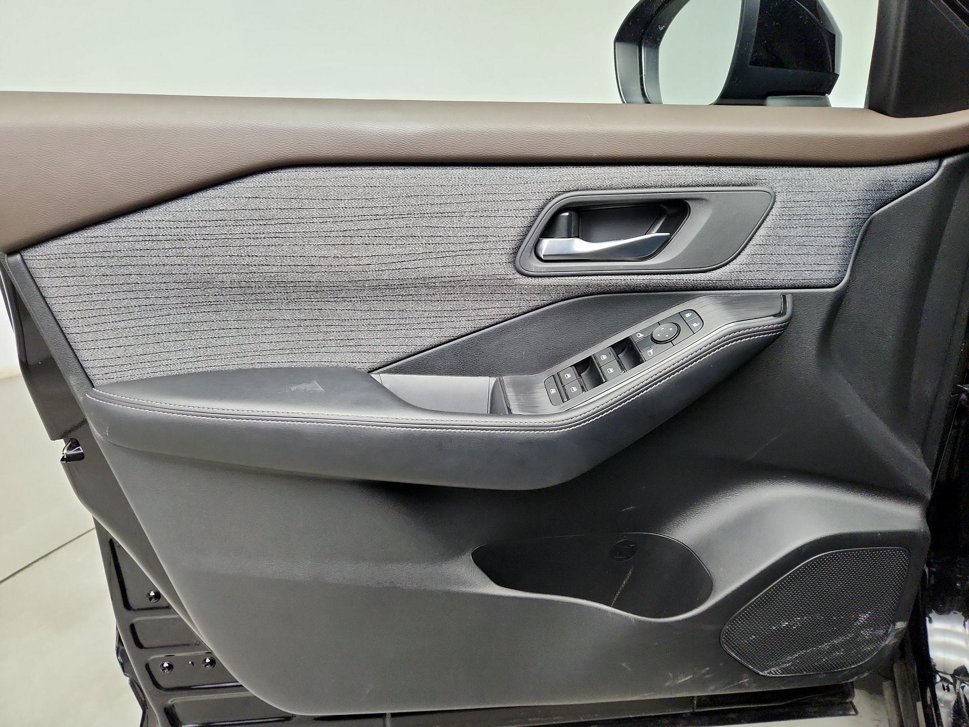 Thumbnail: 2023 Nissan Rogue - 12