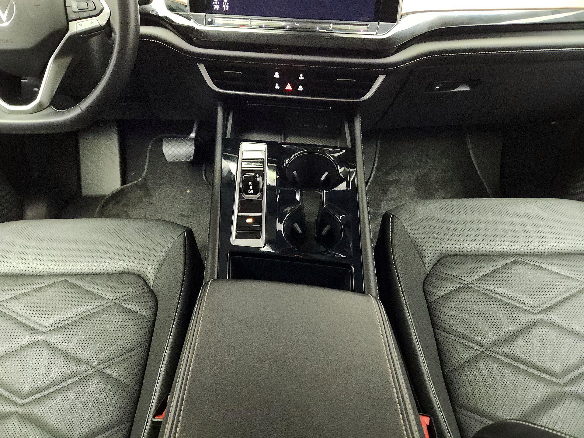 Thumbnail: 2024 Volkswagen Atlas - 17