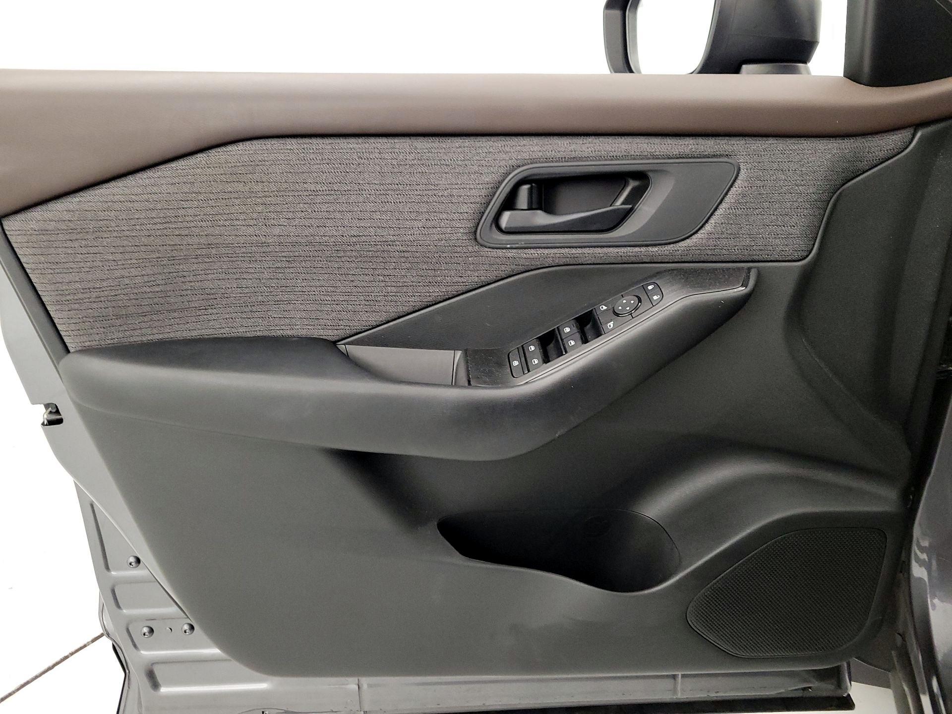 Thumbnail: 2023 Nissan Rogue - 12