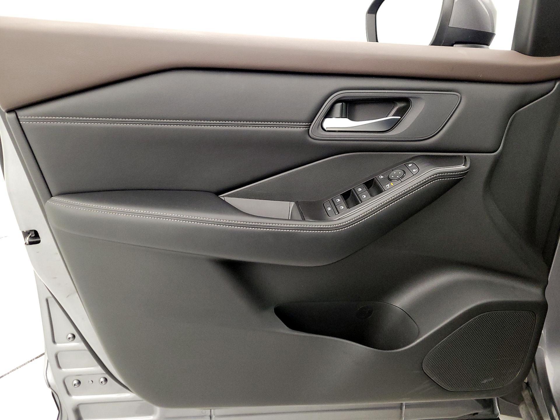 Thumbnail: 2023 Nissan Rogue - 12