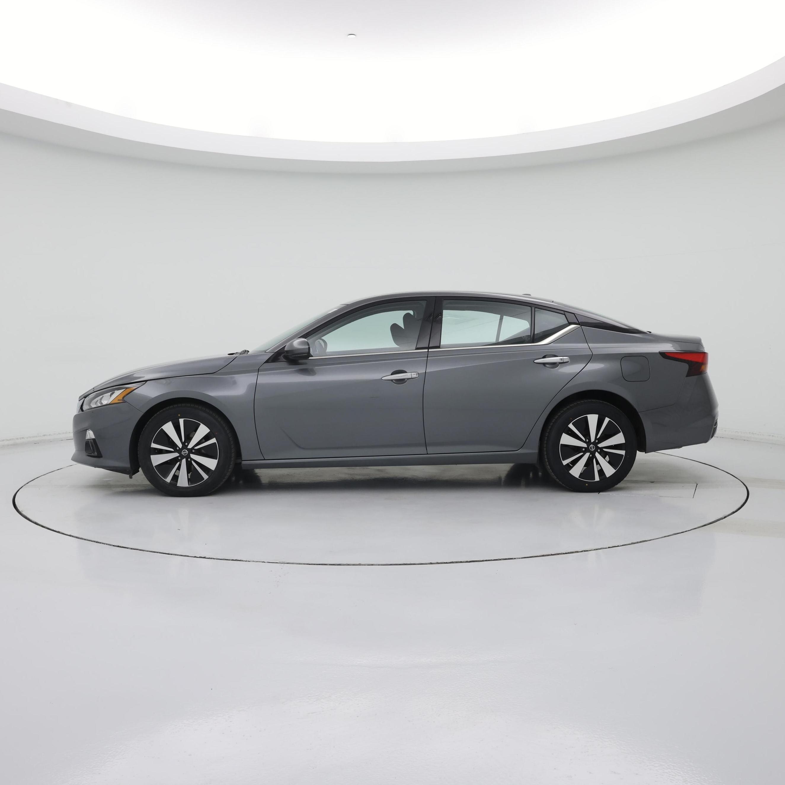 Thumbnail: 2020 Nissan Altima - 3