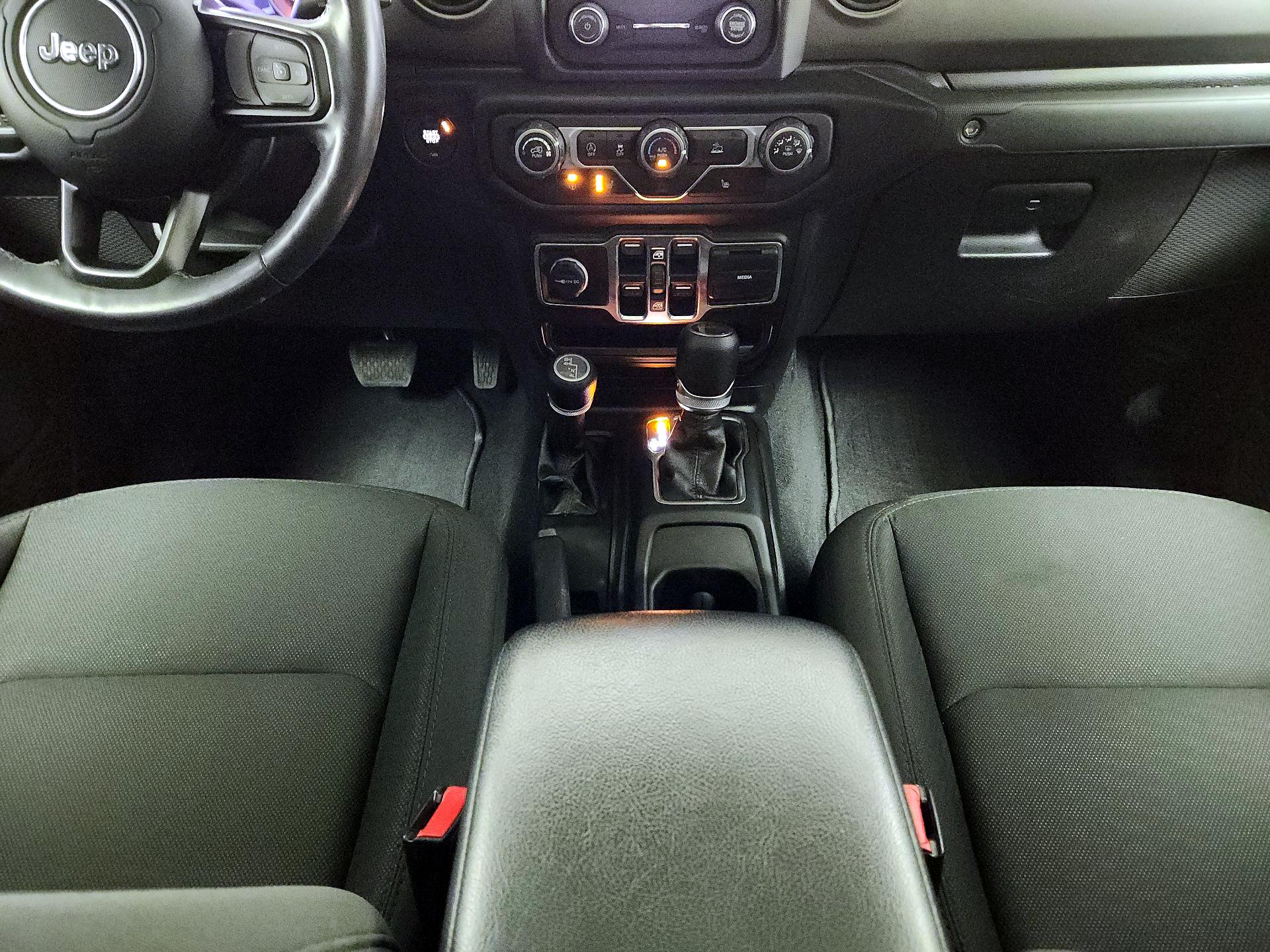 Thumbnail: 2021 Jeep Gladiator - 17