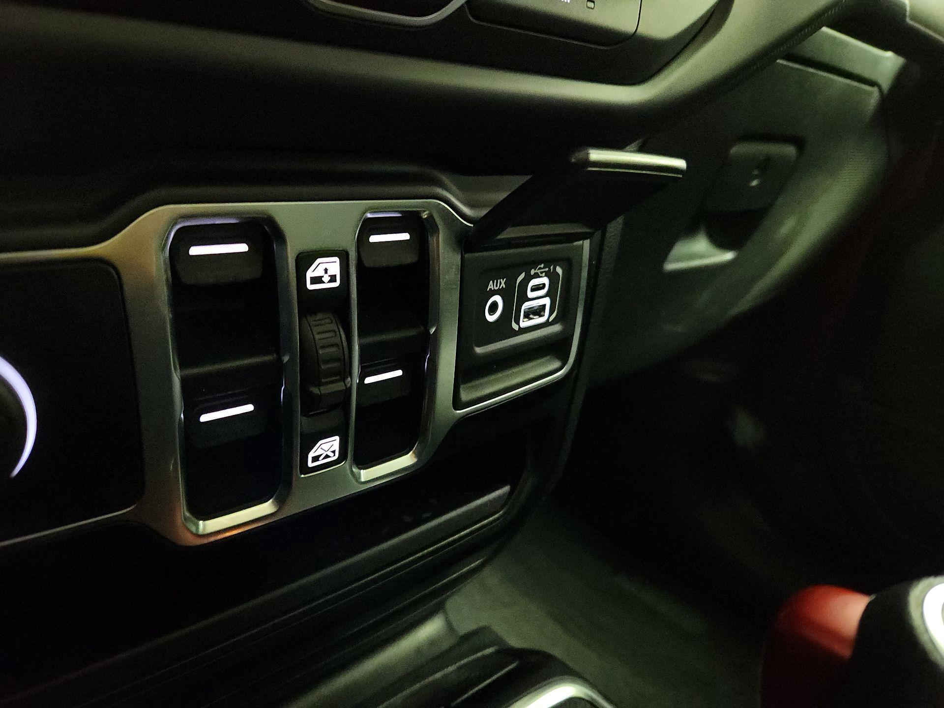 Thumbnail: 2021 Jeep Gladiator - 18