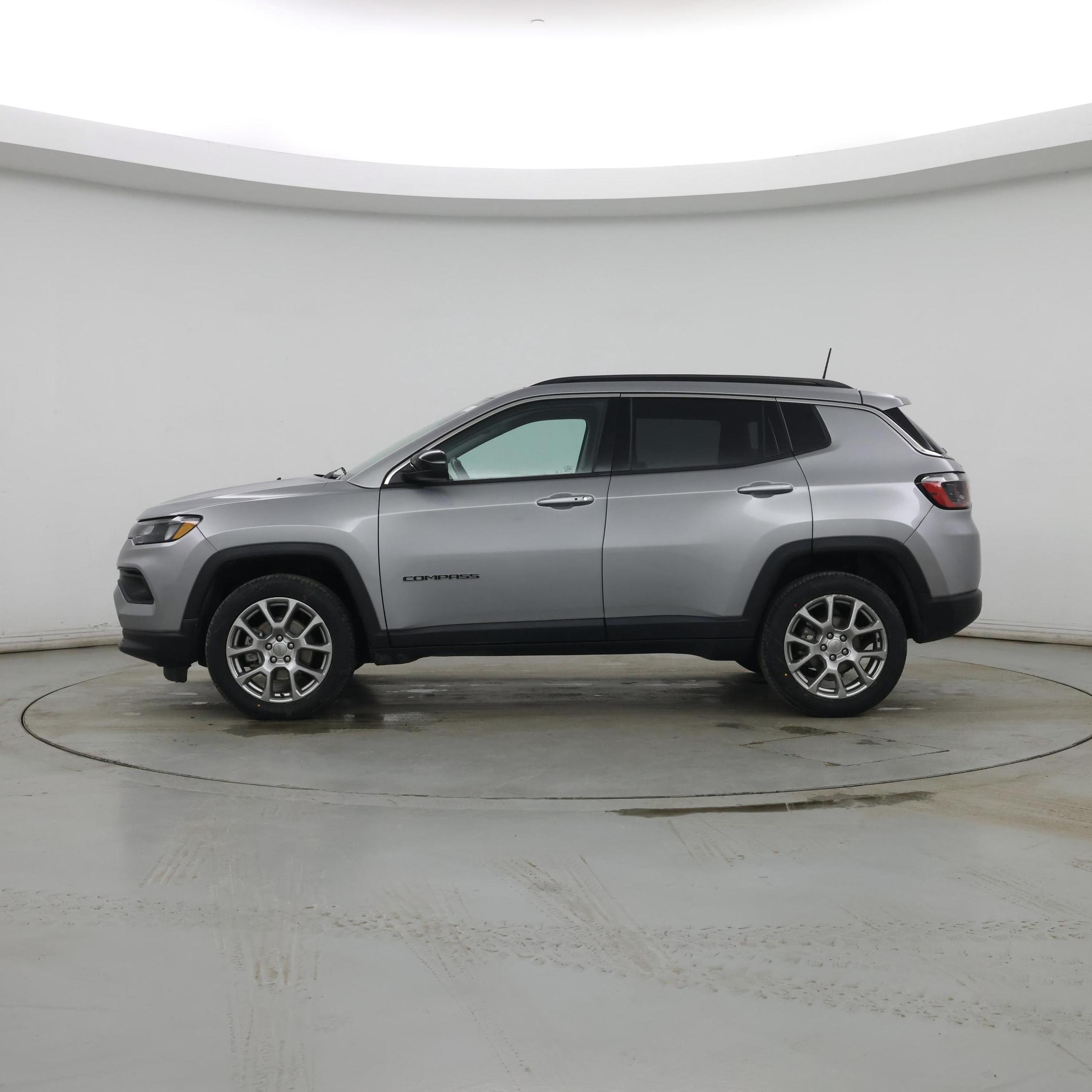 Thumbnail: 2022 Jeep Compass - 3