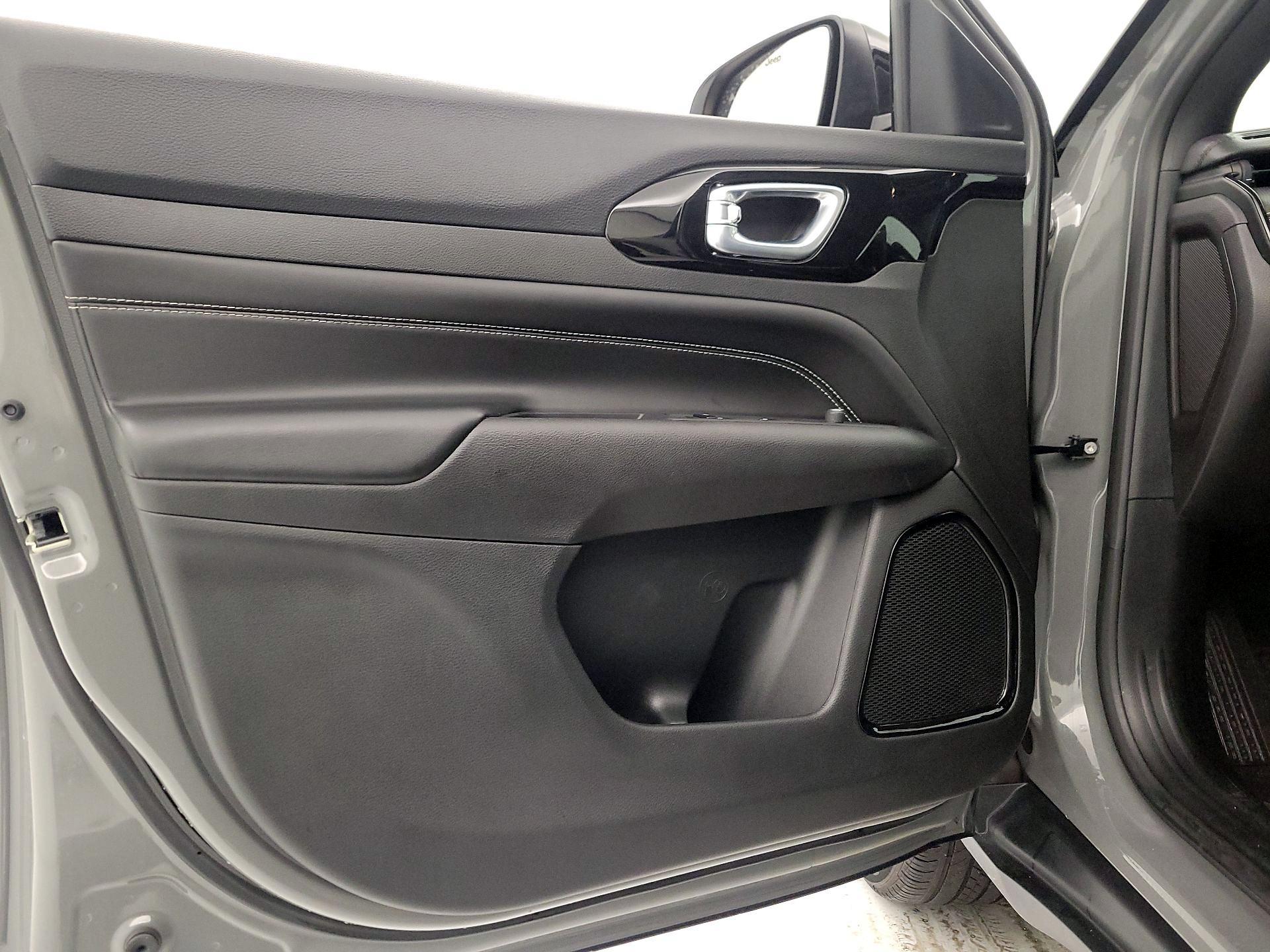 Thumbnail: 2023 Jeep Compass - 12