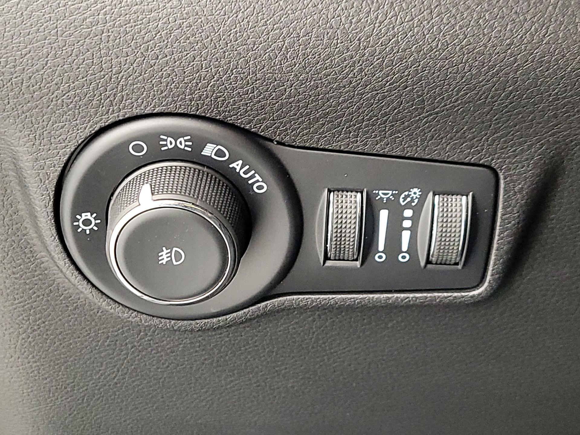 Thumbnail: 2023 Jeep Compass - 13