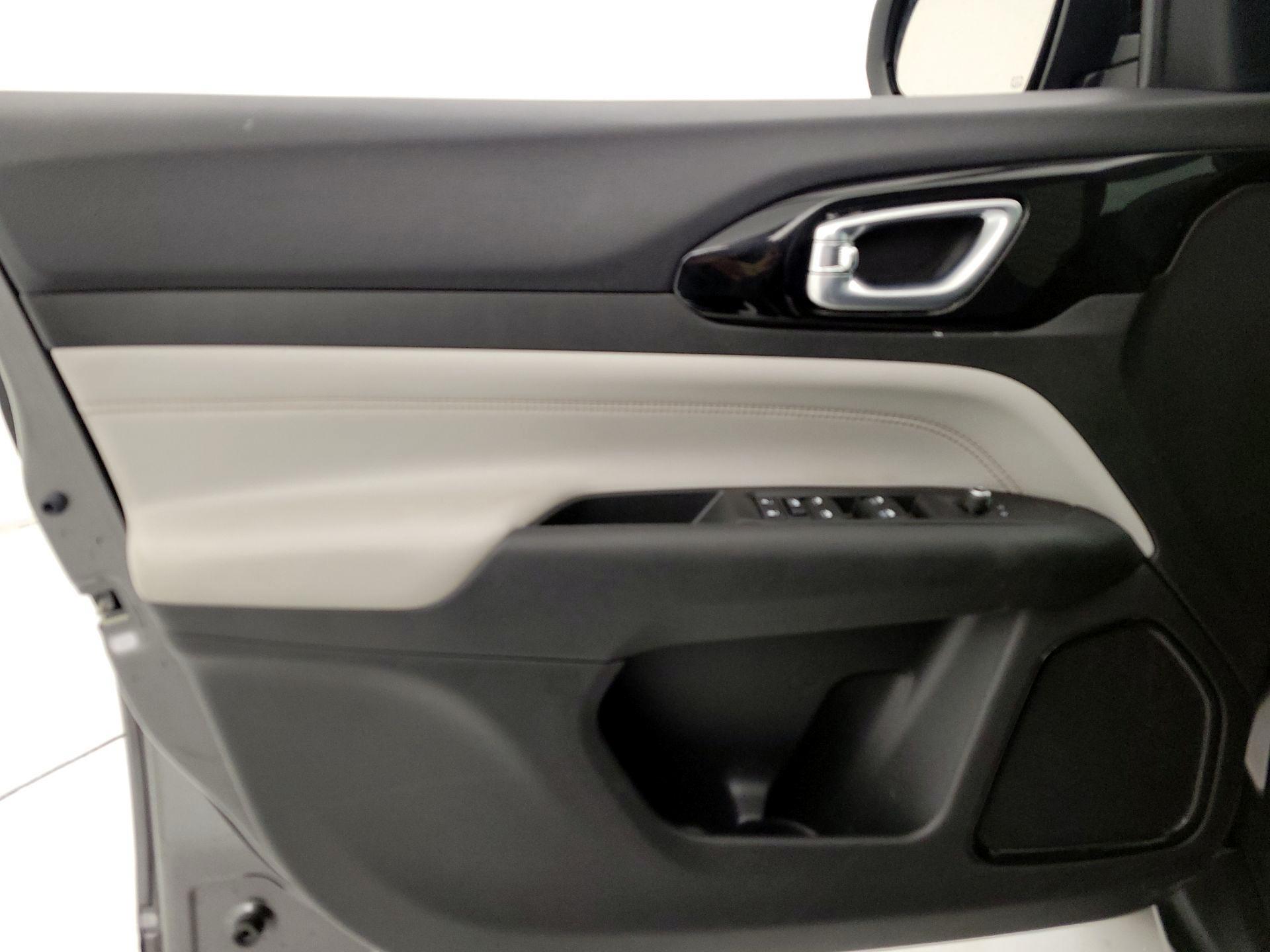 Thumbnail: 2022 Jeep Compass - 12