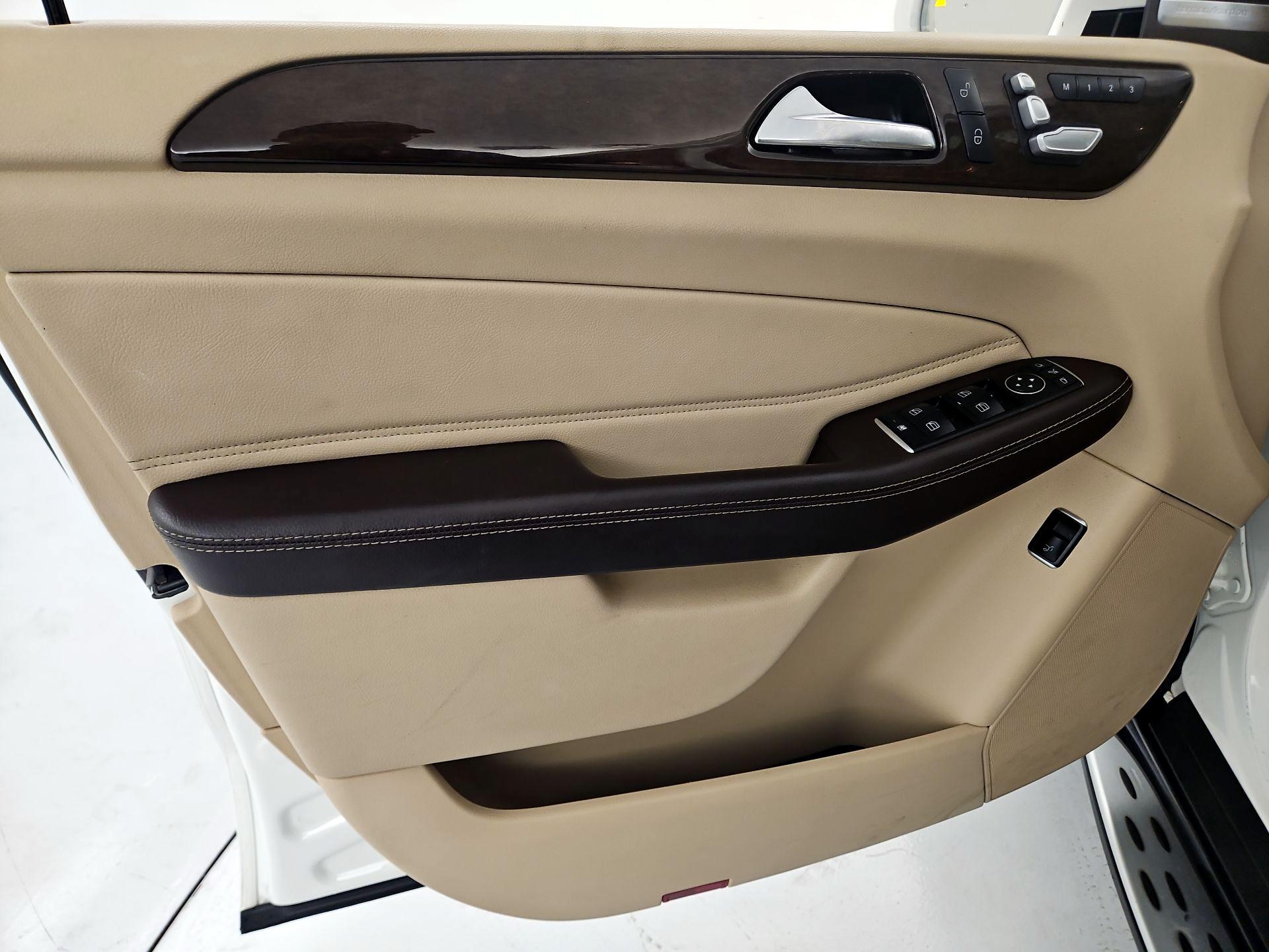 Thumbnail: 2016 Mercedes-Benz GLE - 12