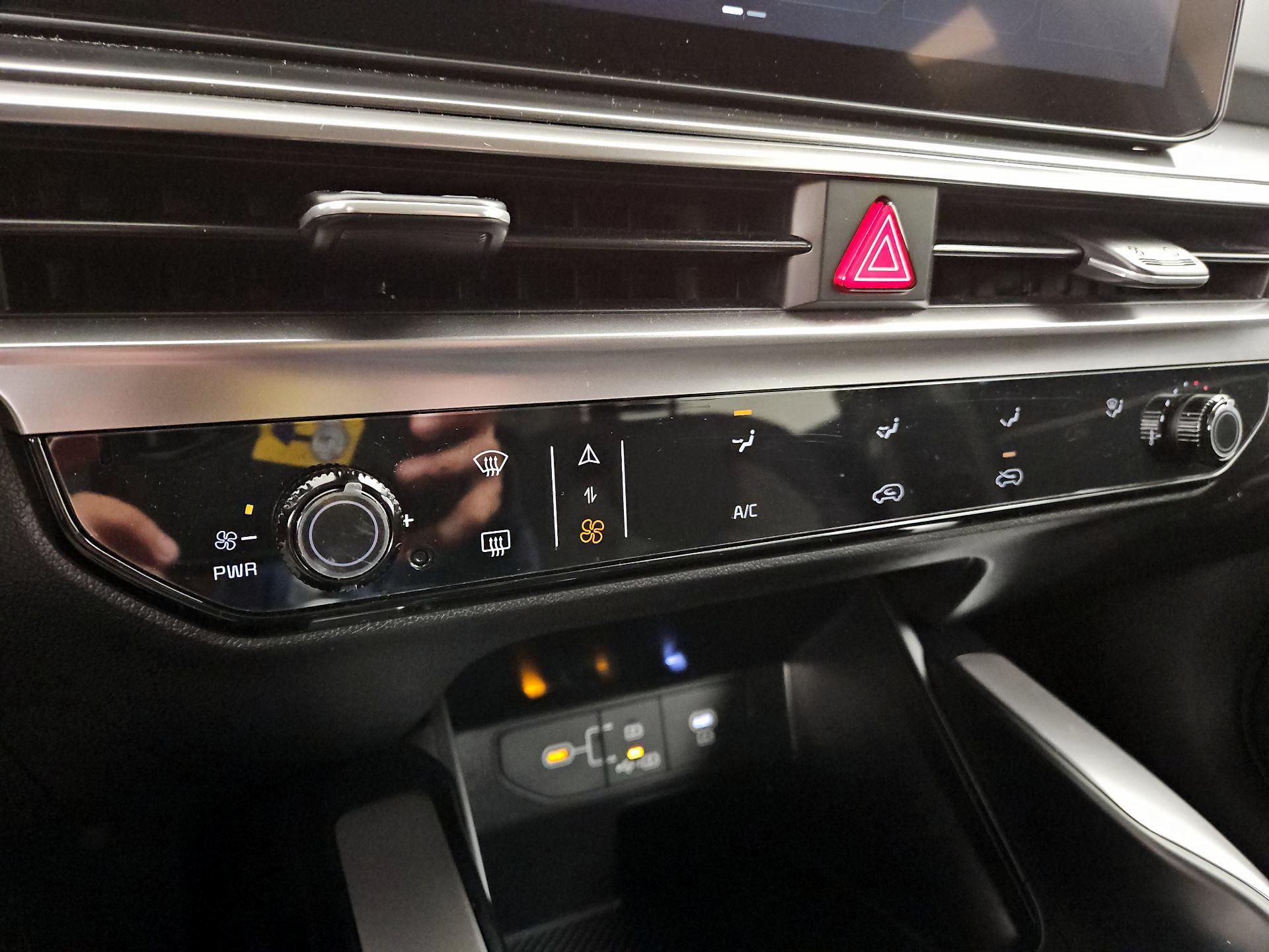 Thumbnail: 2025 Kia Sorento - 16