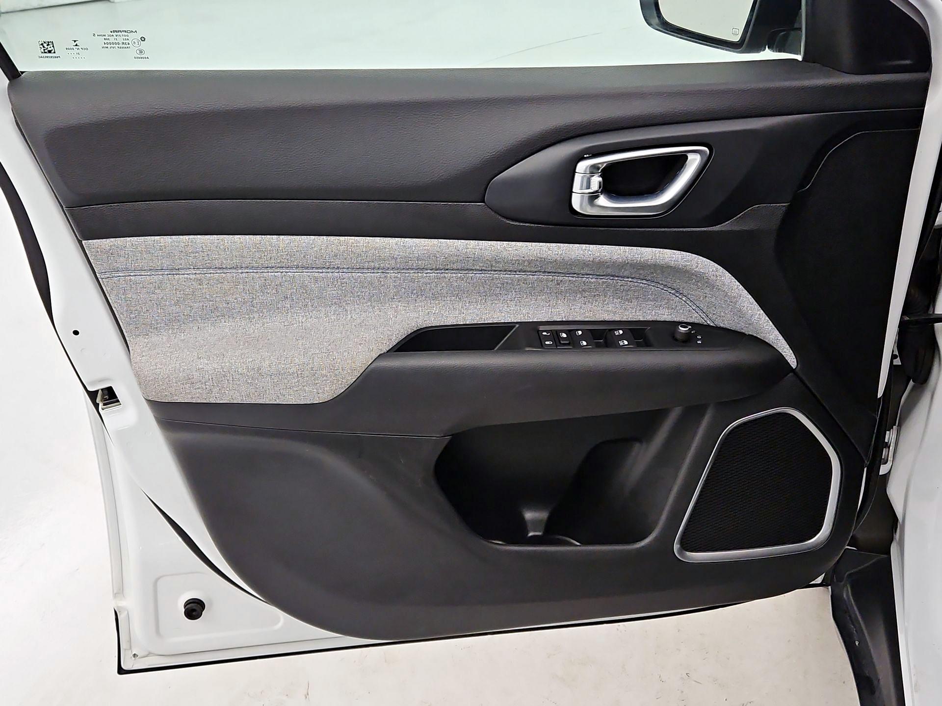 Thumbnail: 2022 Jeep Compass - 12