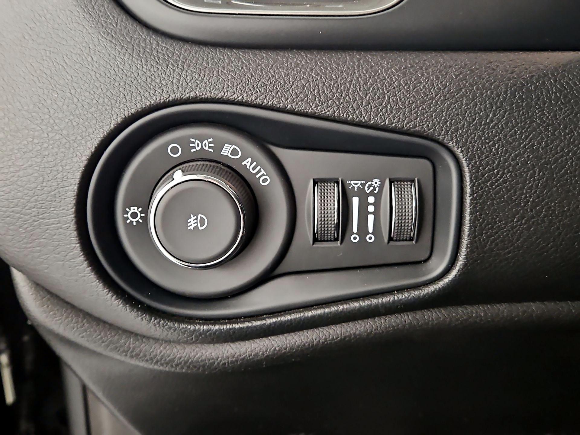 Thumbnail: 2022 Jeep Renegade - 13