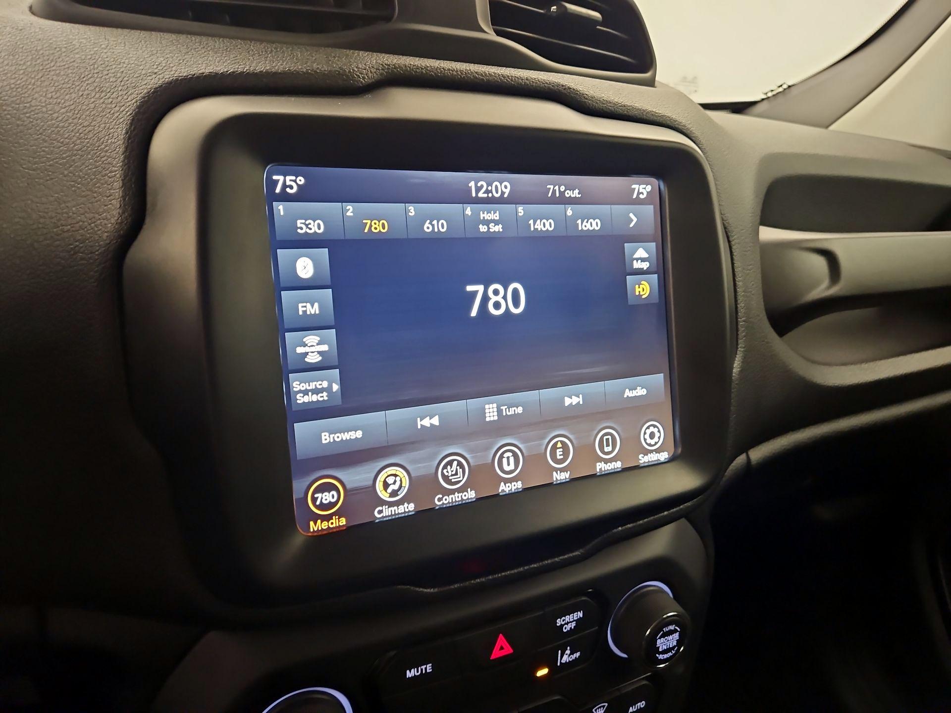 Thumbnail: 2022 Jeep Renegade - 16