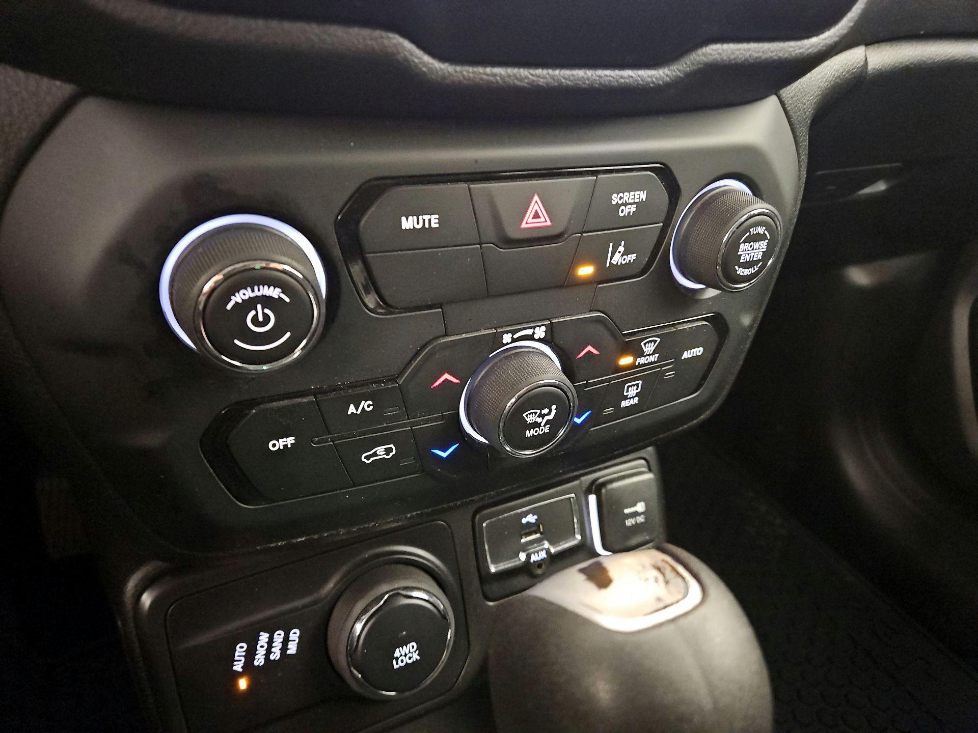 Thumbnail: 2022 Jeep Renegade - 17