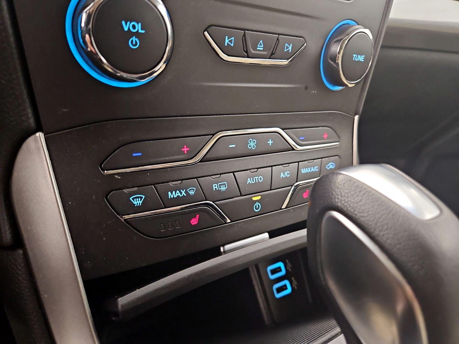 Thumbnail: 2018 Ford Edge - 17