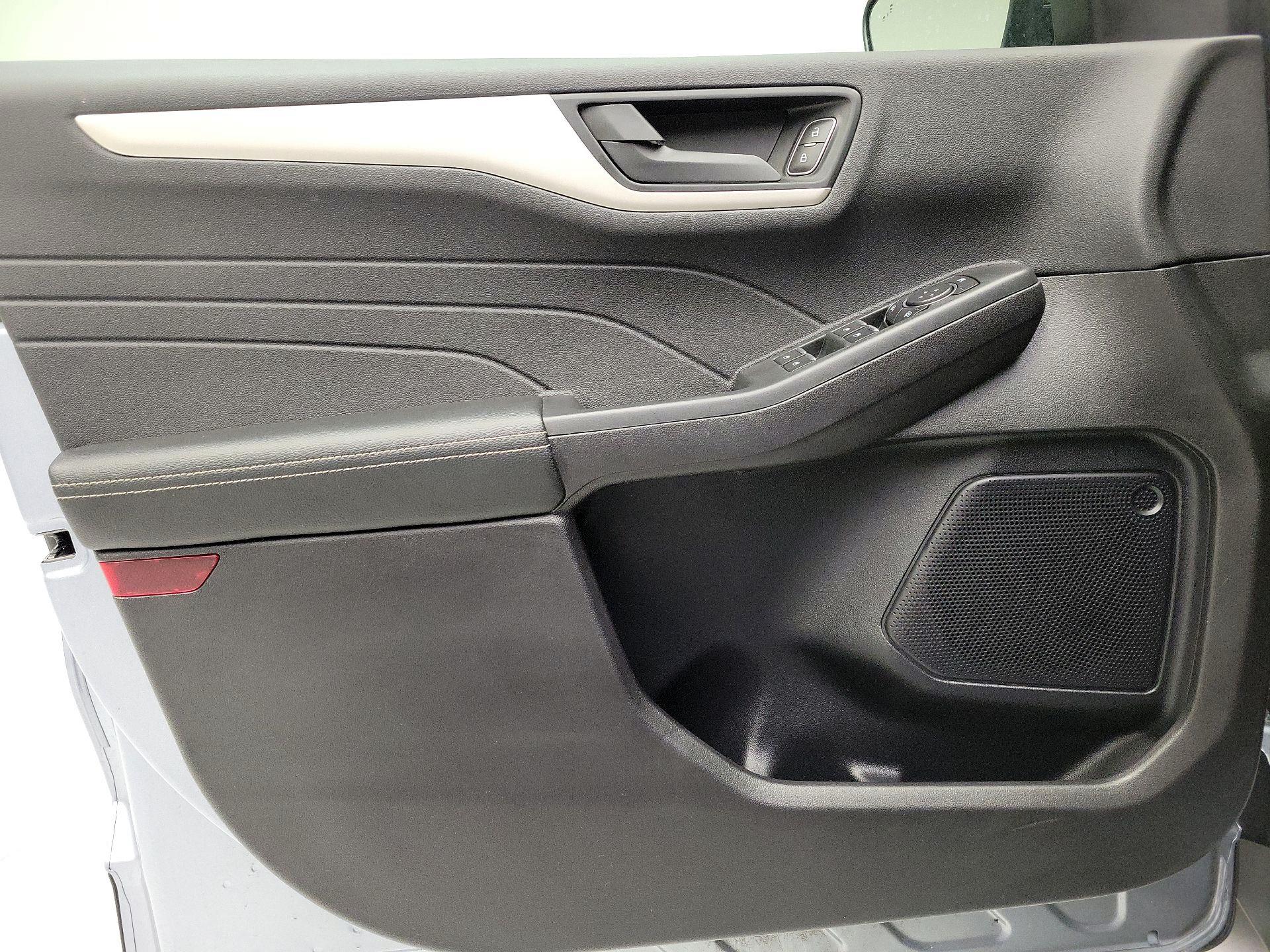 Thumbnail: 2022 Ford Escape - 12