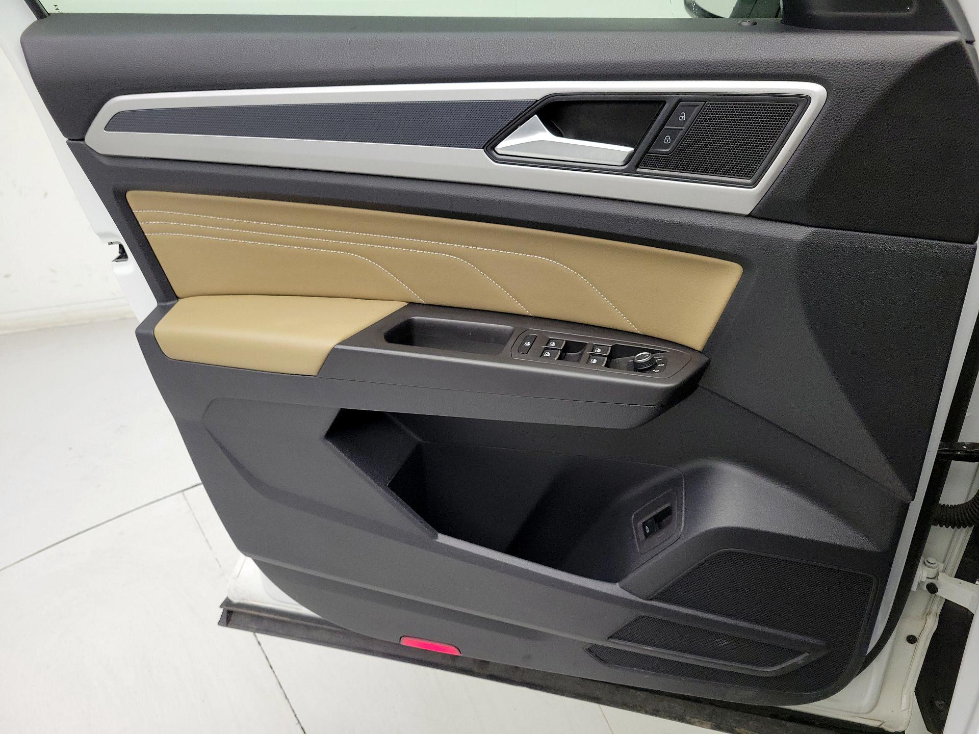 Thumbnail: 2023 Volkswagen Atlas - 12