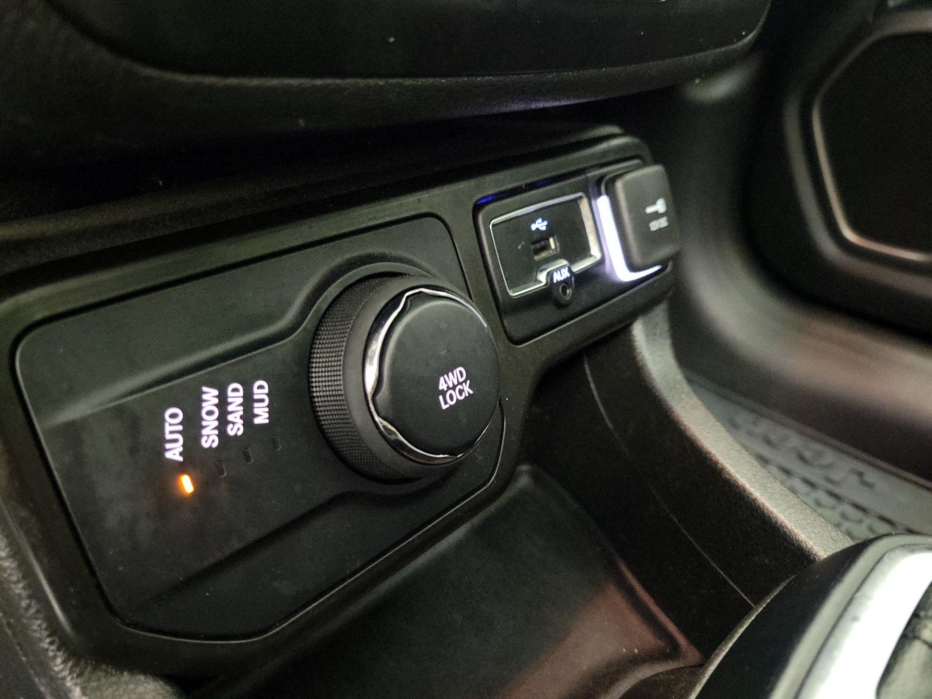 Thumbnail: 2023 Jeep Renegade - 19