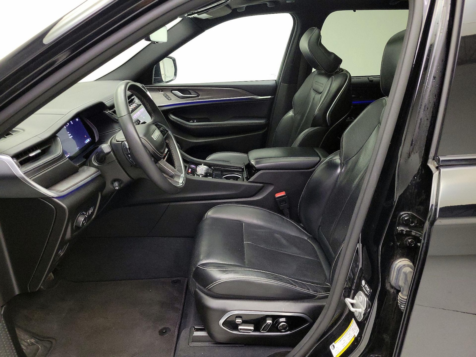 2023 Jeep Grand Cherokee Overland - Photo 12