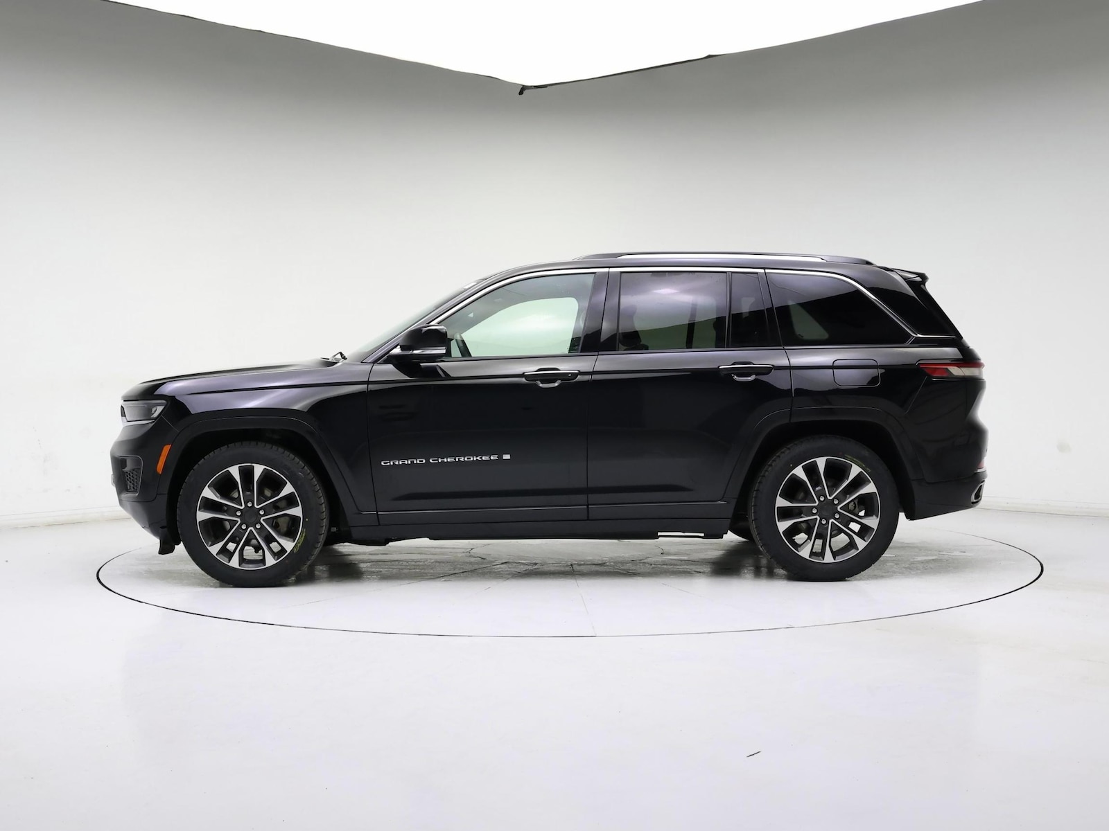 2023 Jeep Grand Cherokee Overland - Photo 4