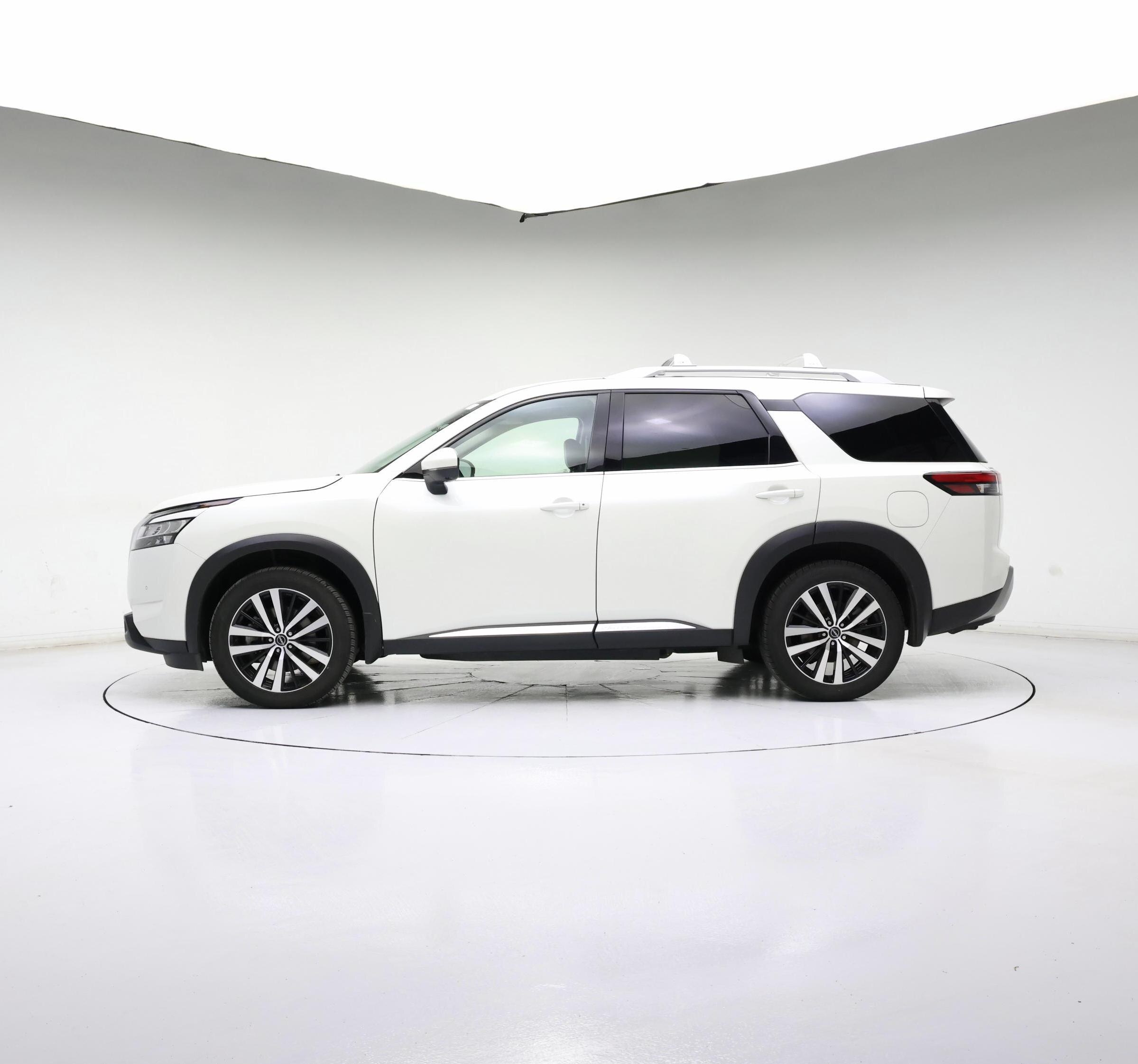 Thumbnail: 2023 Nissan Pathfinder - 3