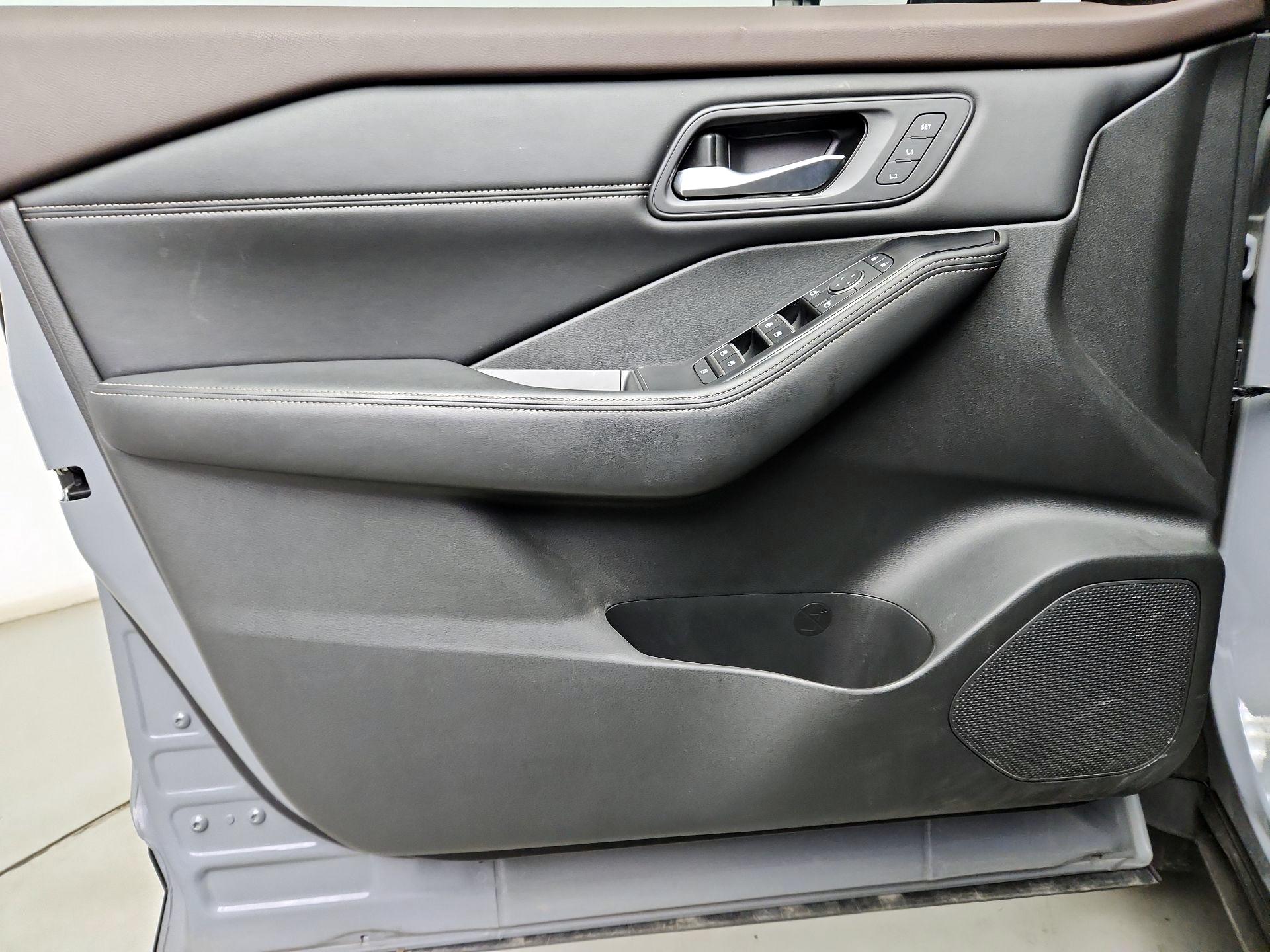 Thumbnail: 2023 Nissan Rogue - 12