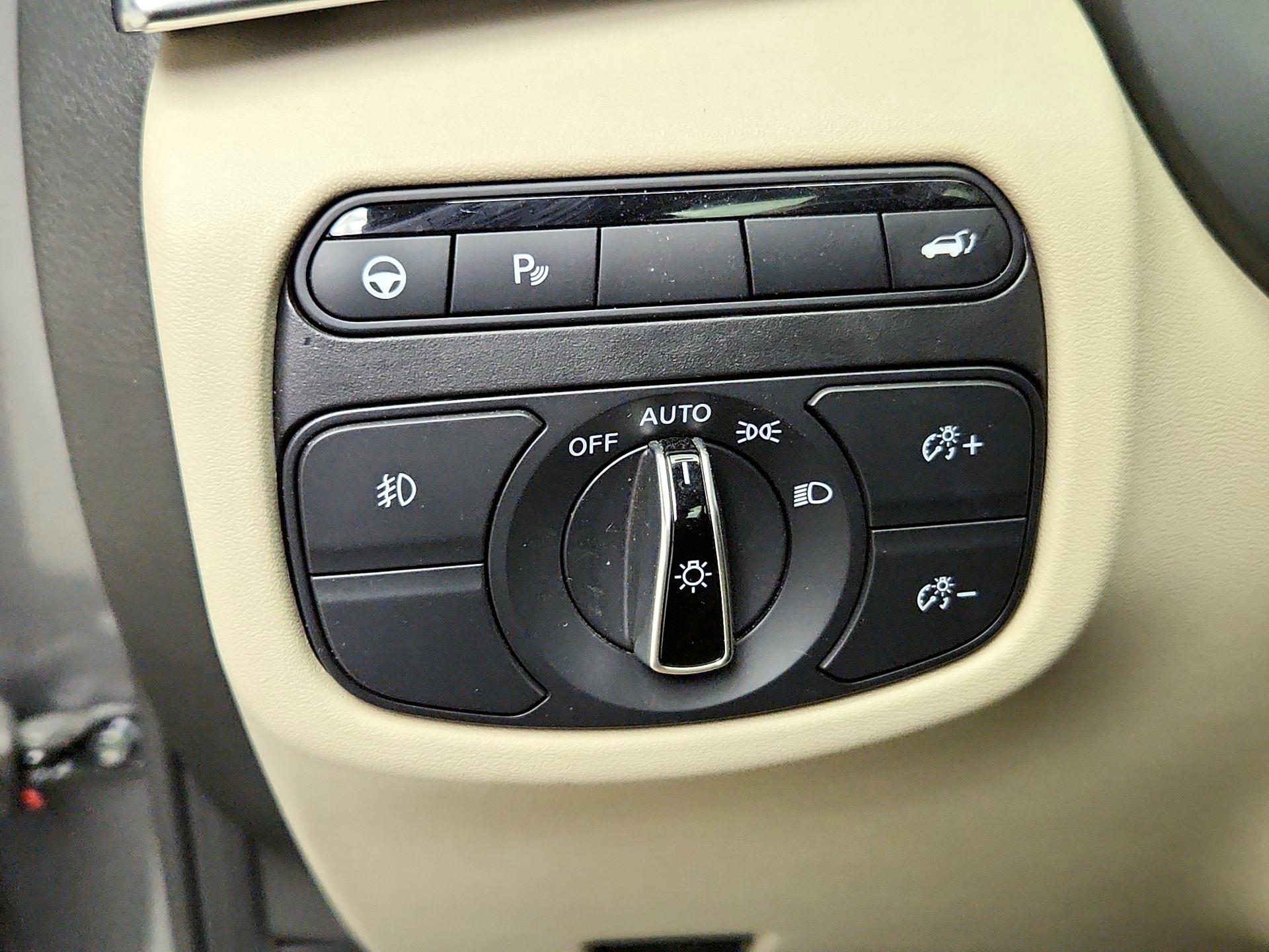 Thumbnail: 2022 INFINITI QX50 - 13