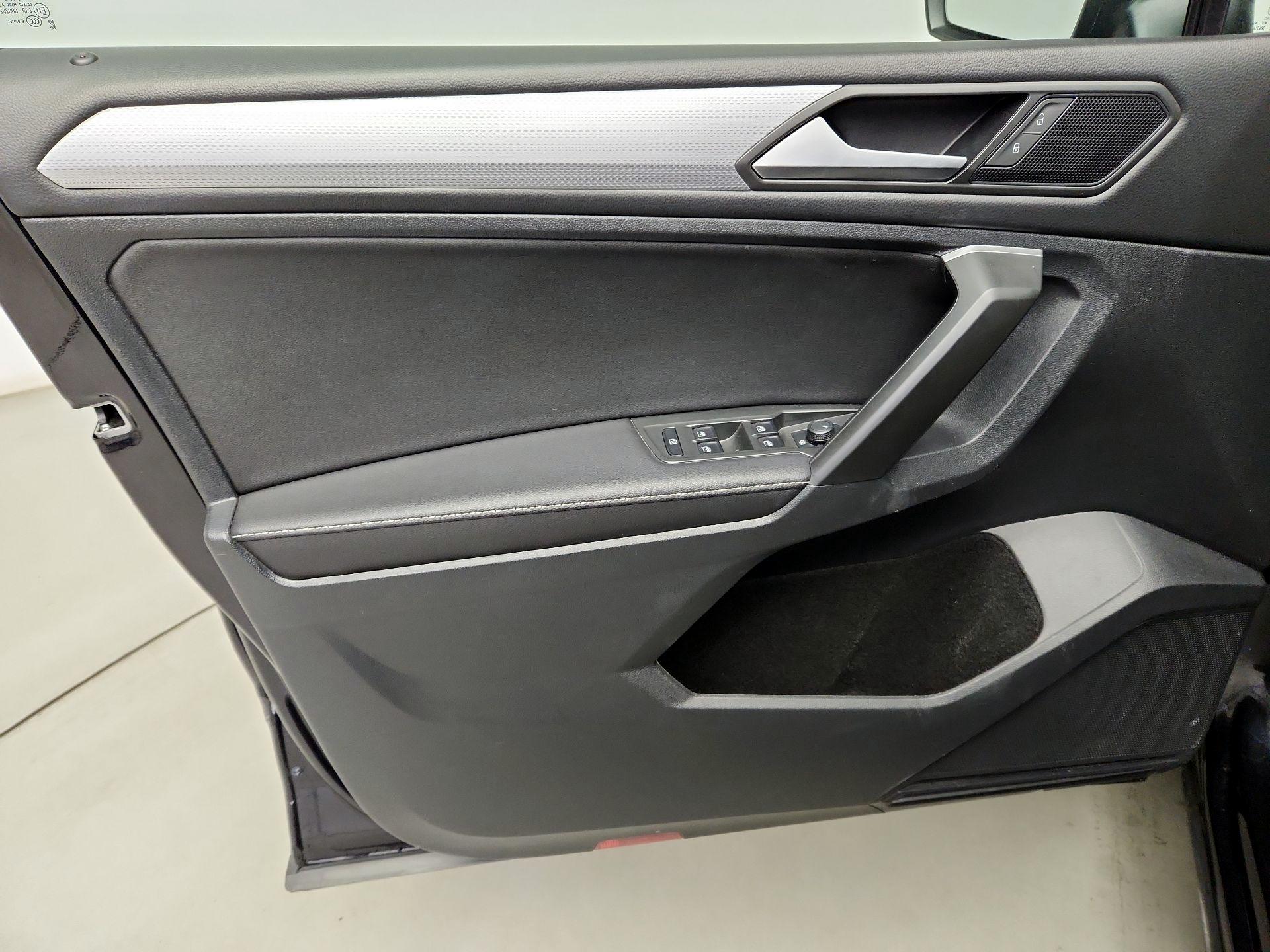 Thumbnail: 2024 Volkswagen Tiguan - 12