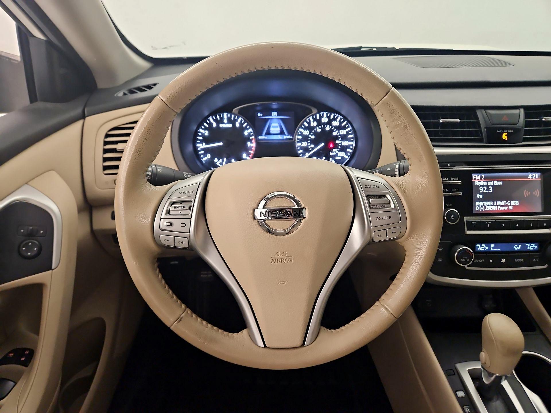 Thumbnail: 2017 Nissan Altima - 10