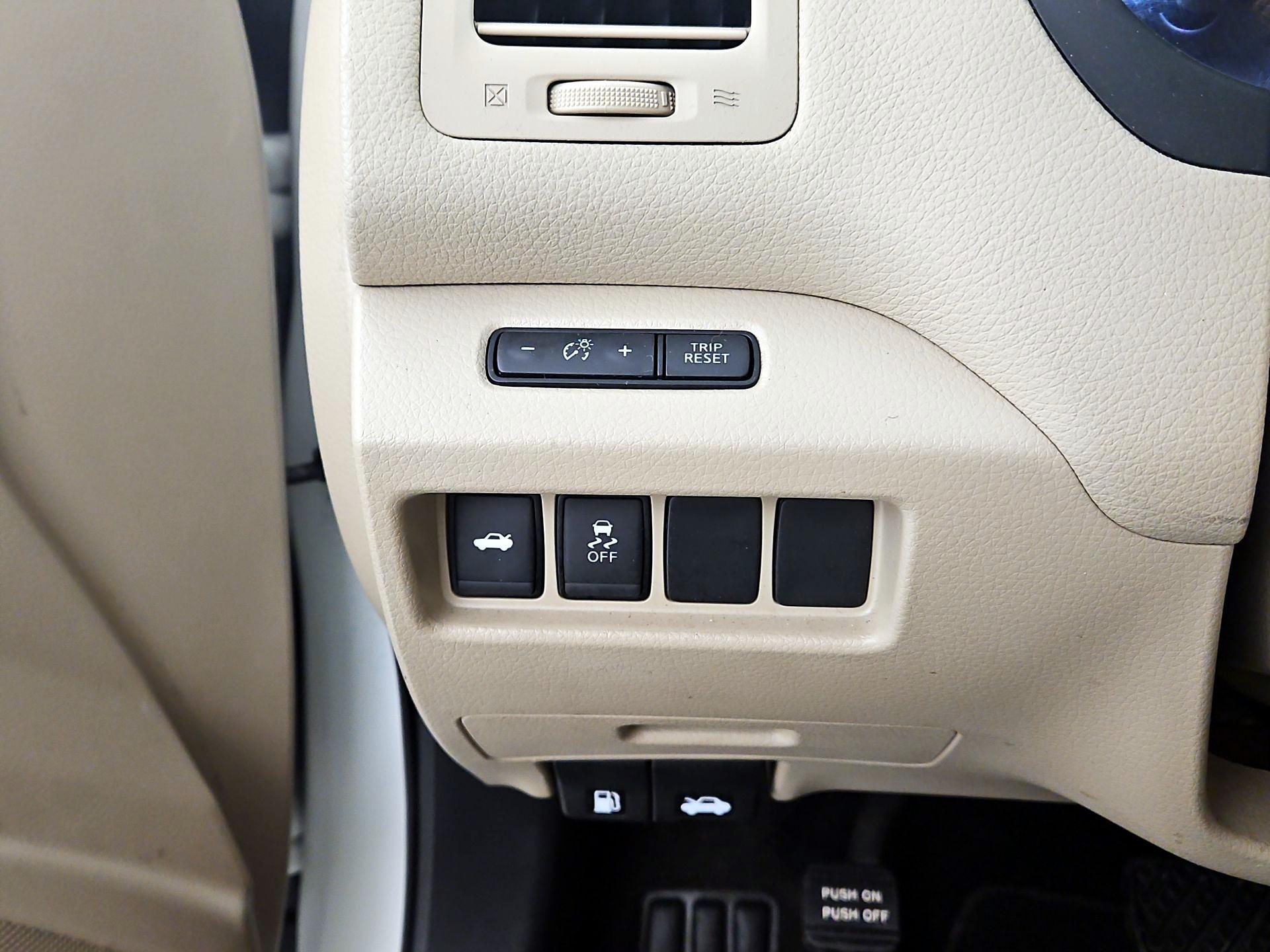 Thumbnail: 2017 Nissan Altima - 13