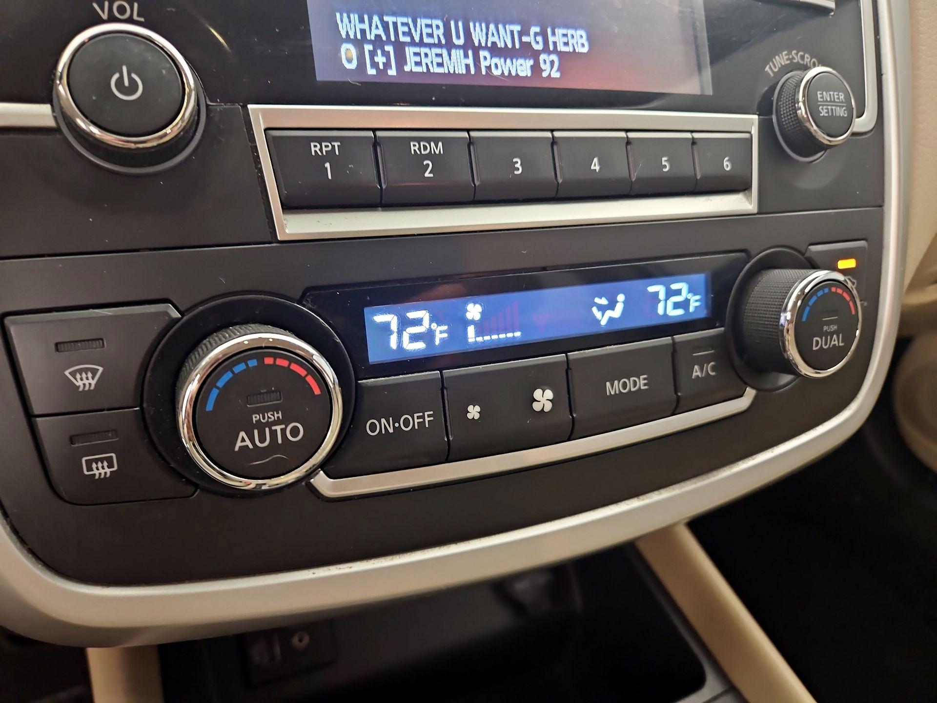 Thumbnail: 2017 Nissan Altima - 16