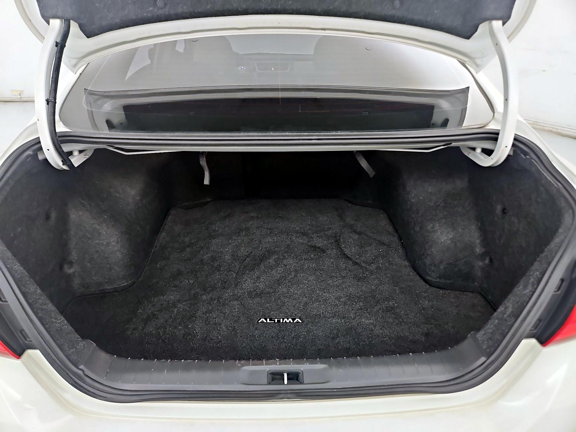 Thumbnail: 2017 Nissan Altima - 20