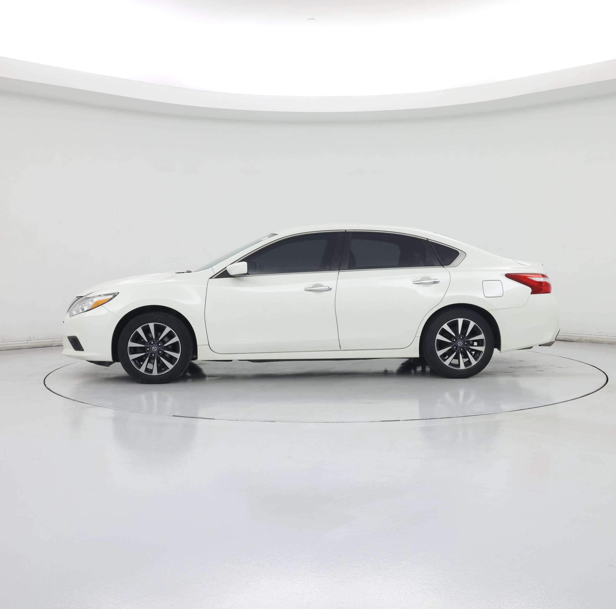 Thumbnail: 2017 Nissan Altima - 3