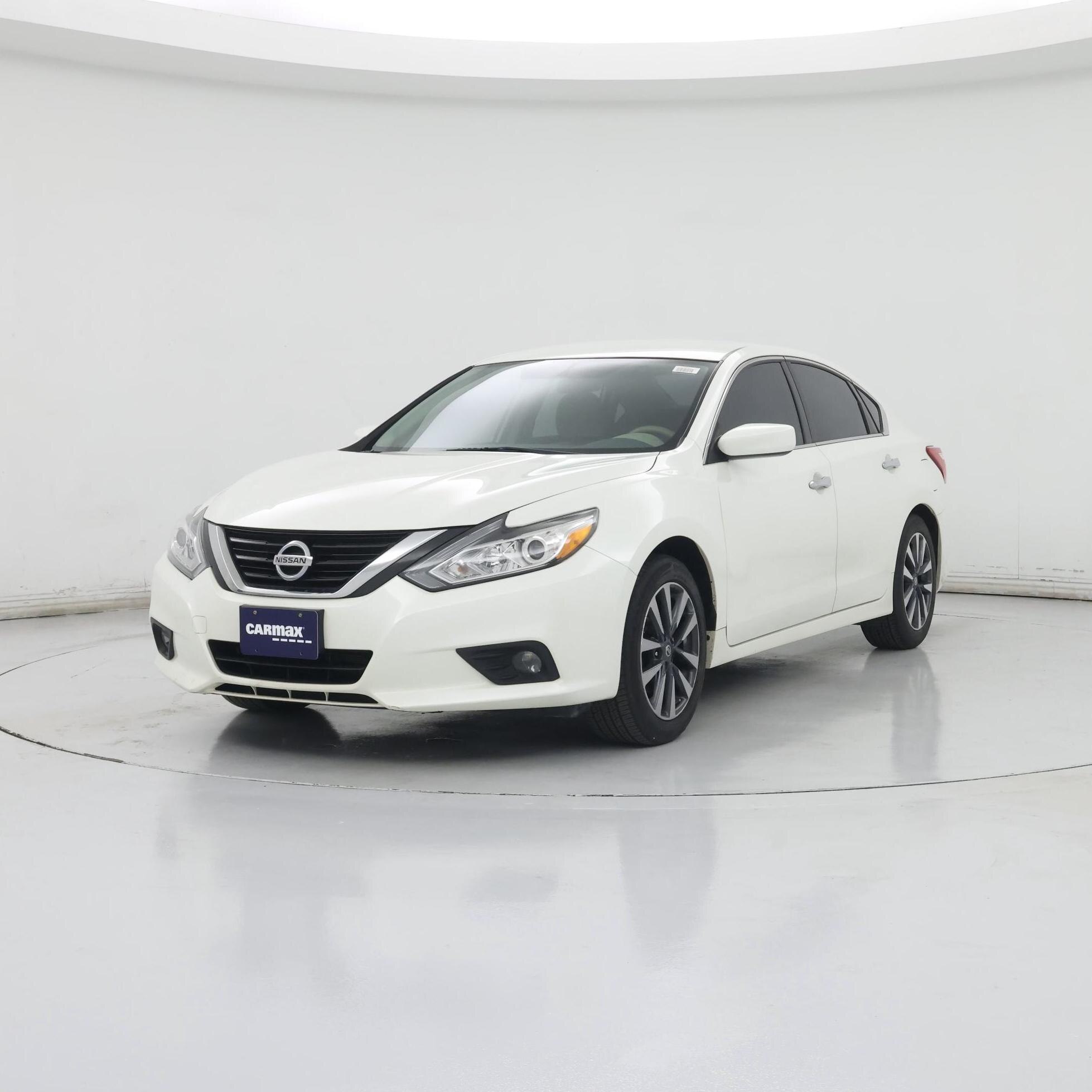 Thumbnail: 2017 Nissan Altima - 4