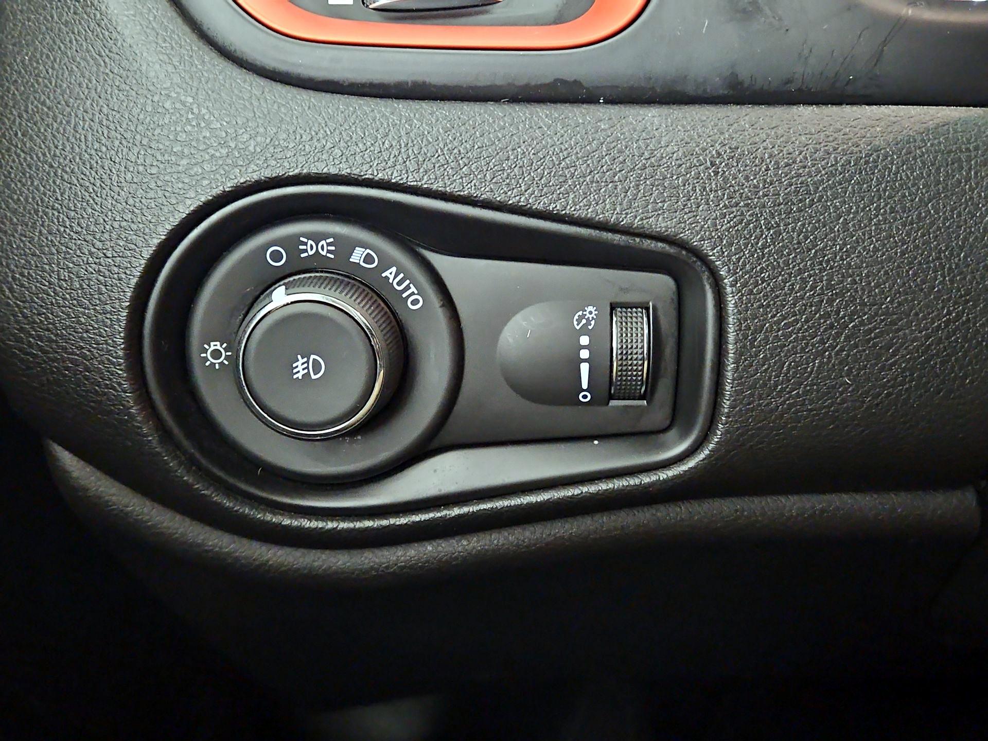 Thumbnail: 2018 Jeep Renegade - 13