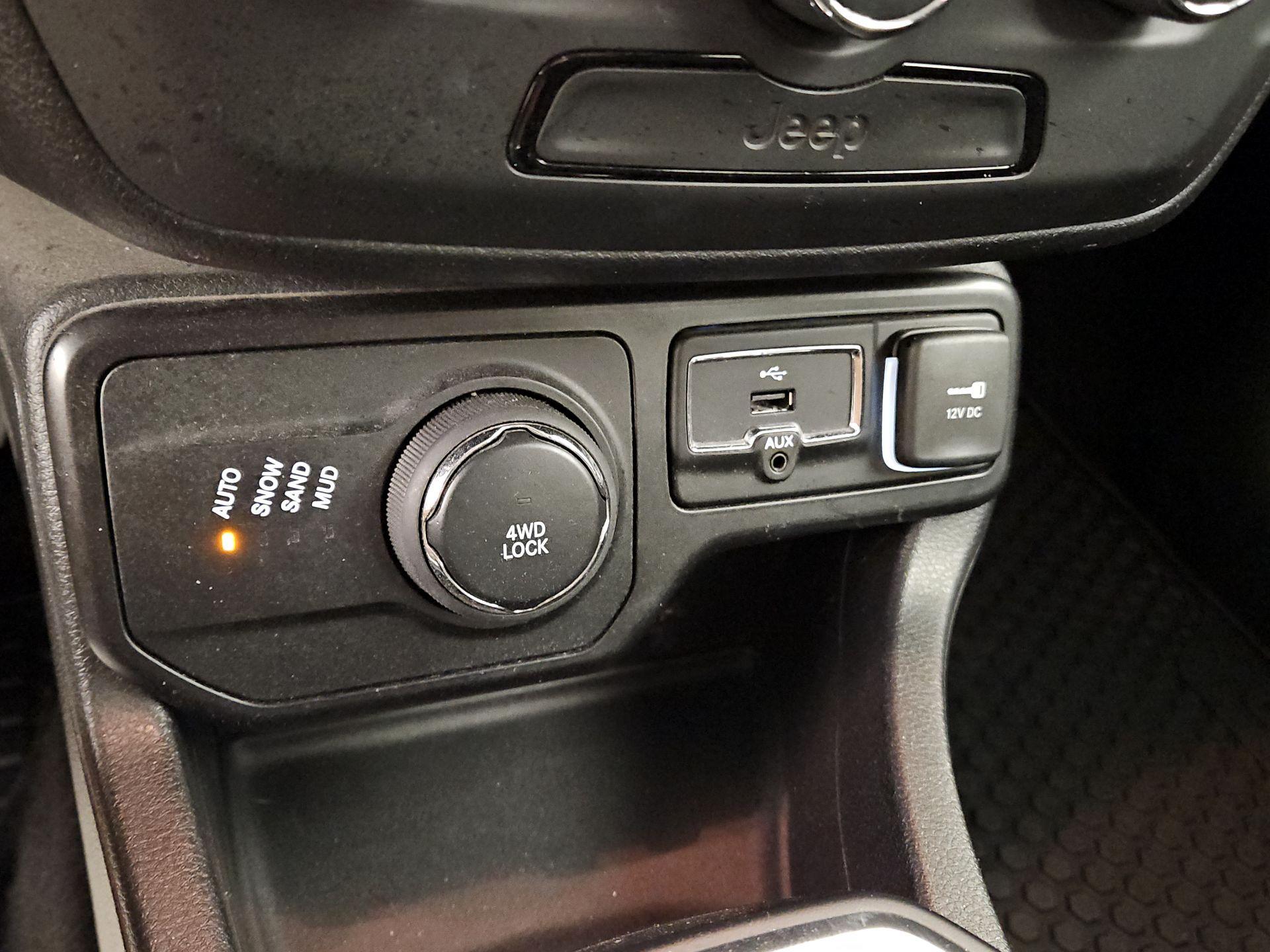 Thumbnail: 2018 Jeep Renegade - 17