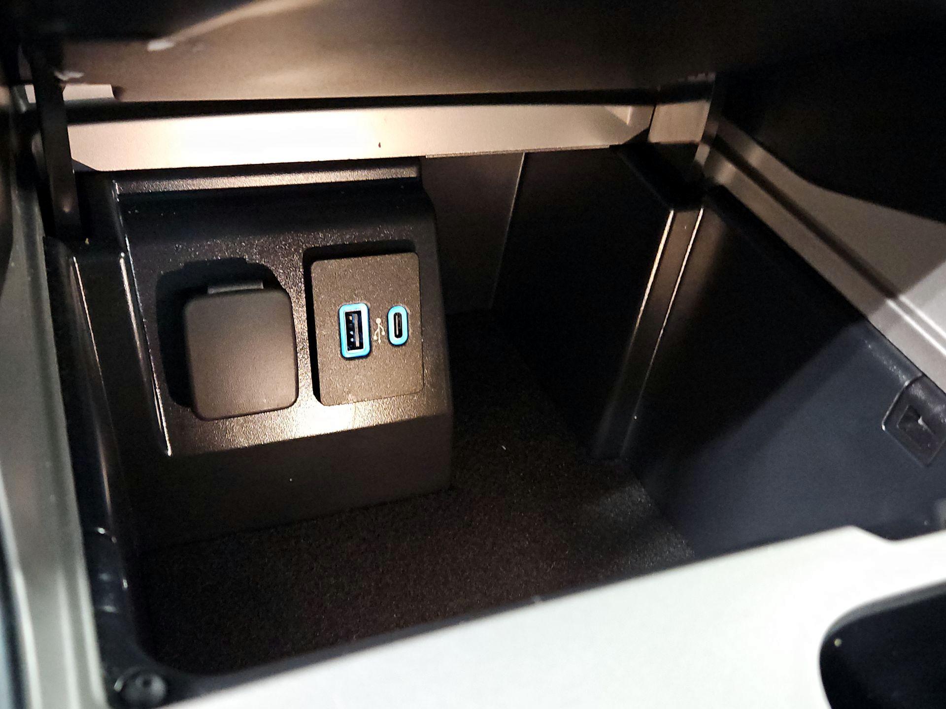 Thumbnail: 2022 Ford Explorer - 18