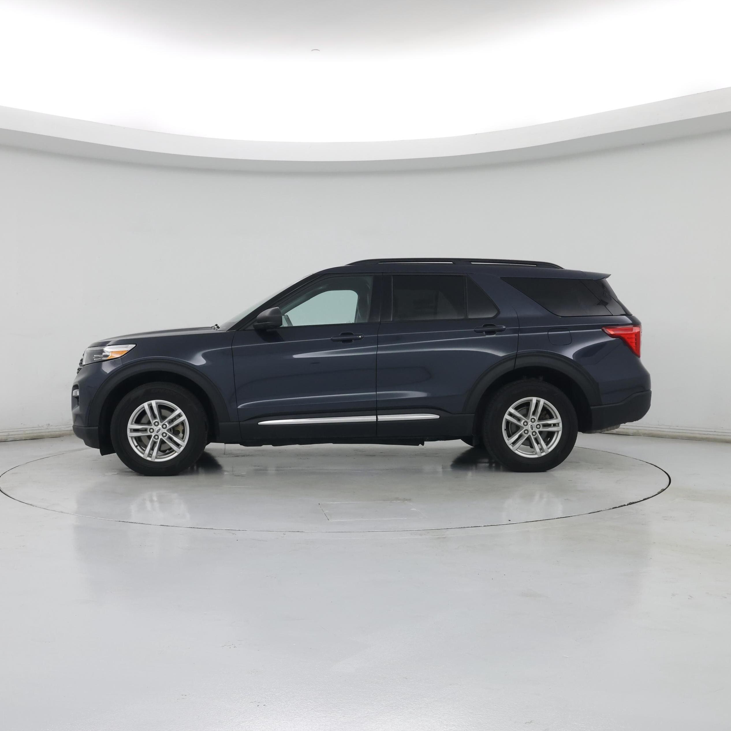 Thumbnail: 2022 Ford Explorer - 3