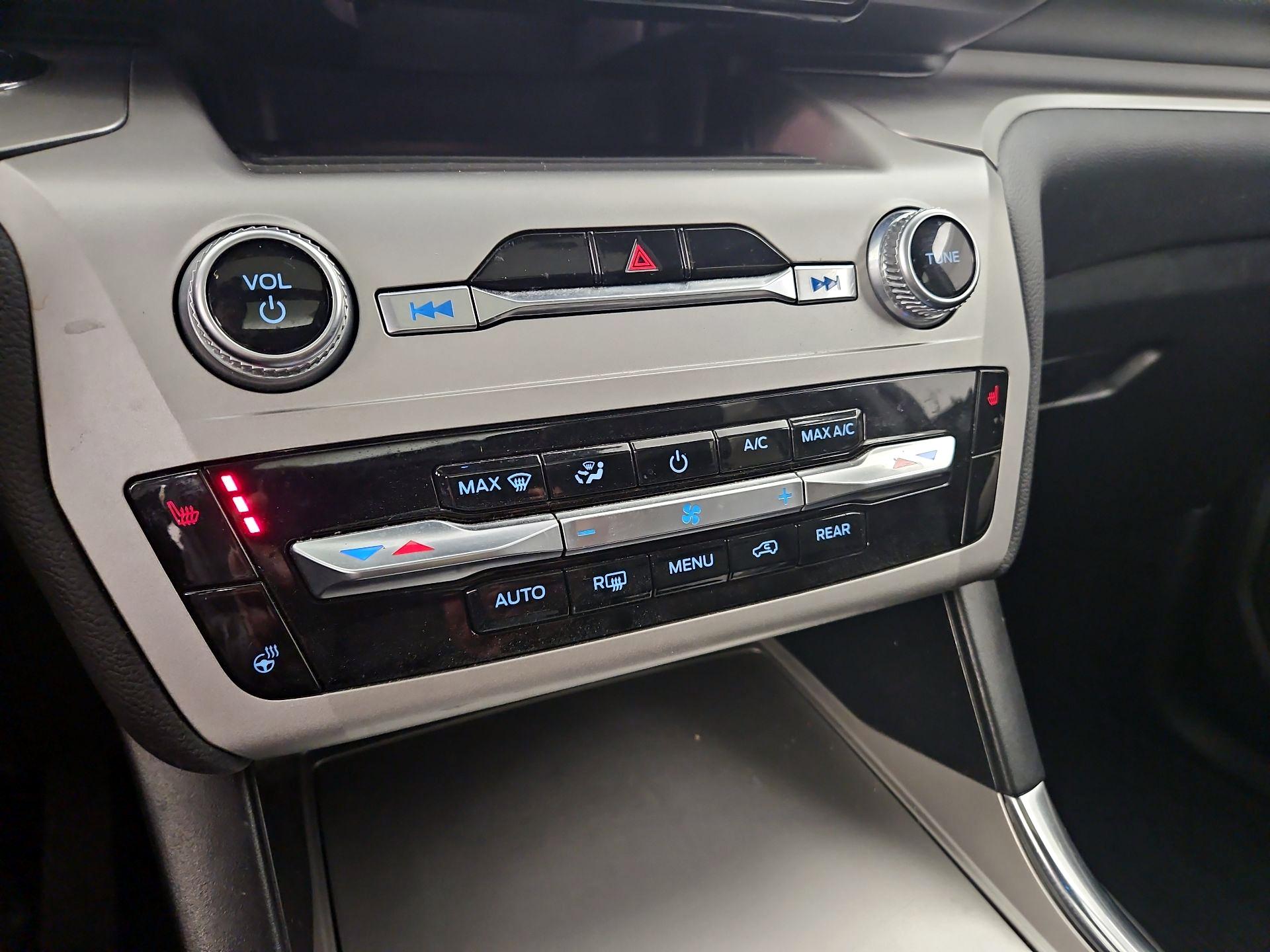 Thumbnail: 2022 Ford Explorer - 16