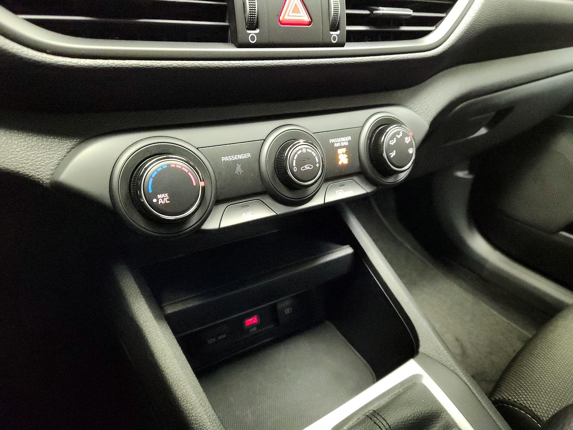 Thumbnail: 2024 Kia Forte - 16