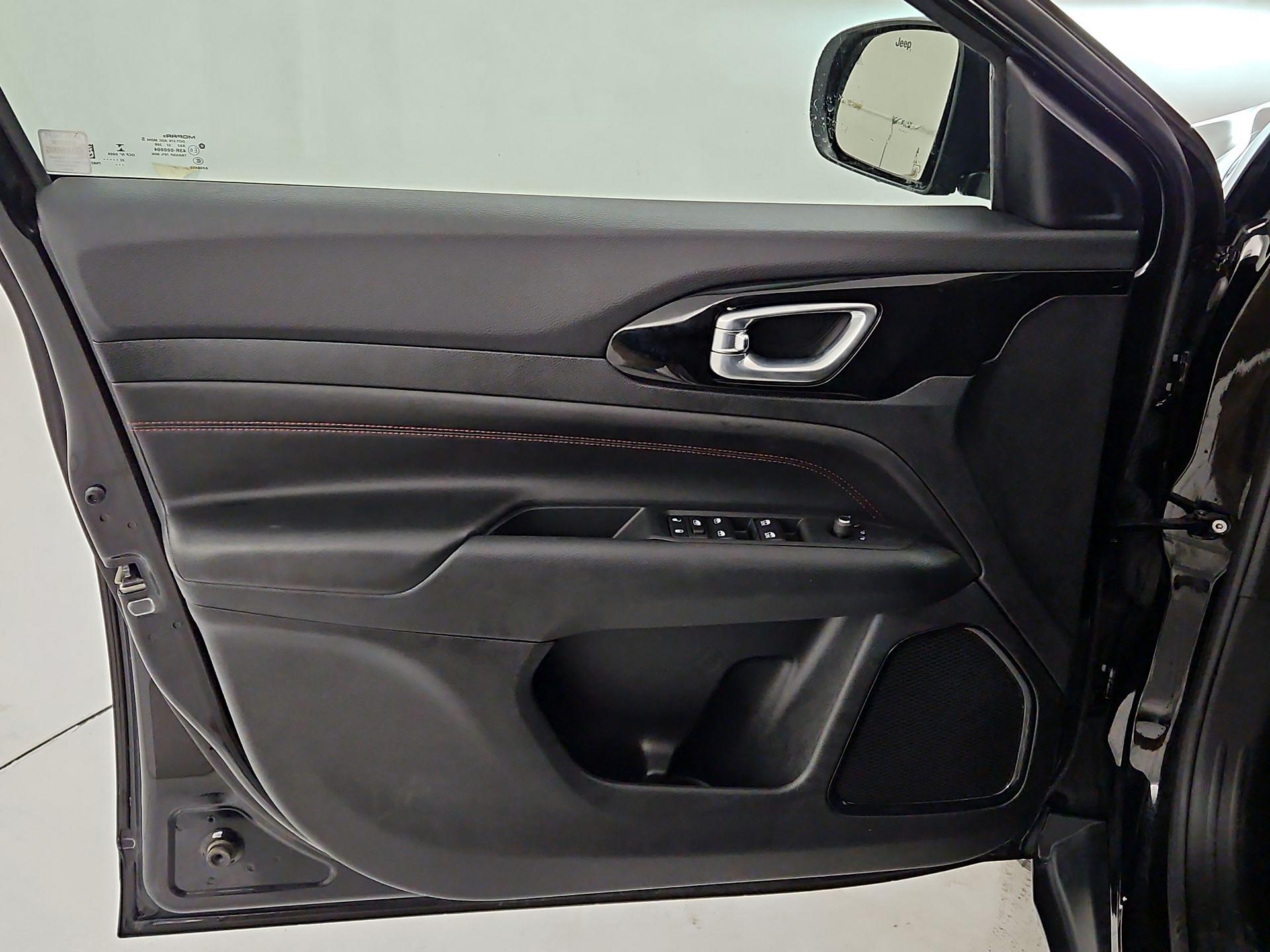 Thumbnail: 2022 Jeep Compass - 12