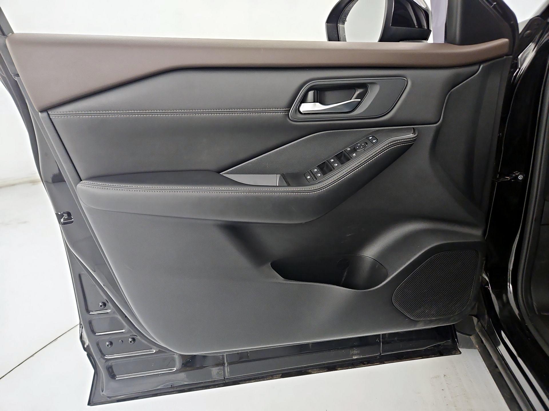 Thumbnail: 2023 Nissan Rogue - 12