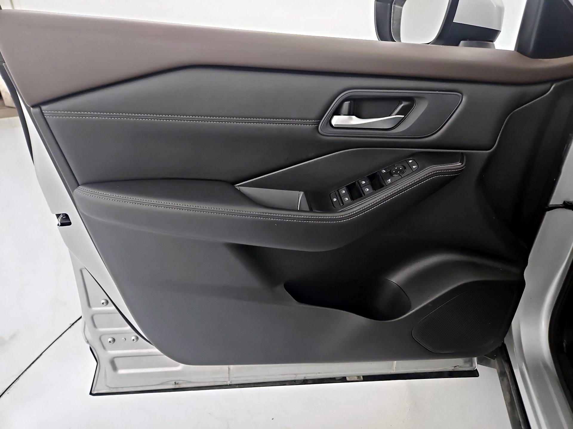 Thumbnail: 2023 Nissan Rogue - 12