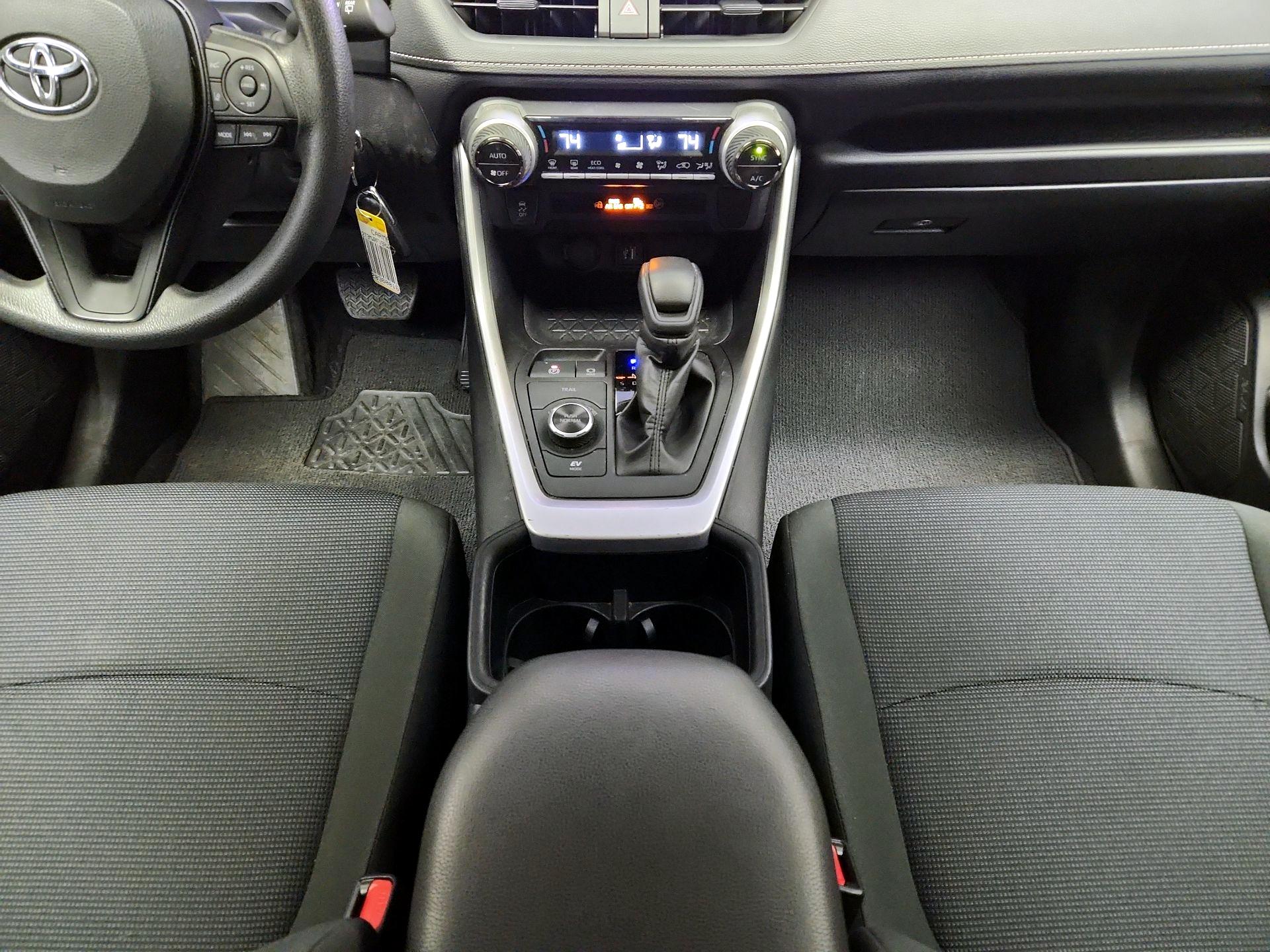 Thumbnail: 2024 Toyota RAV4 - 17