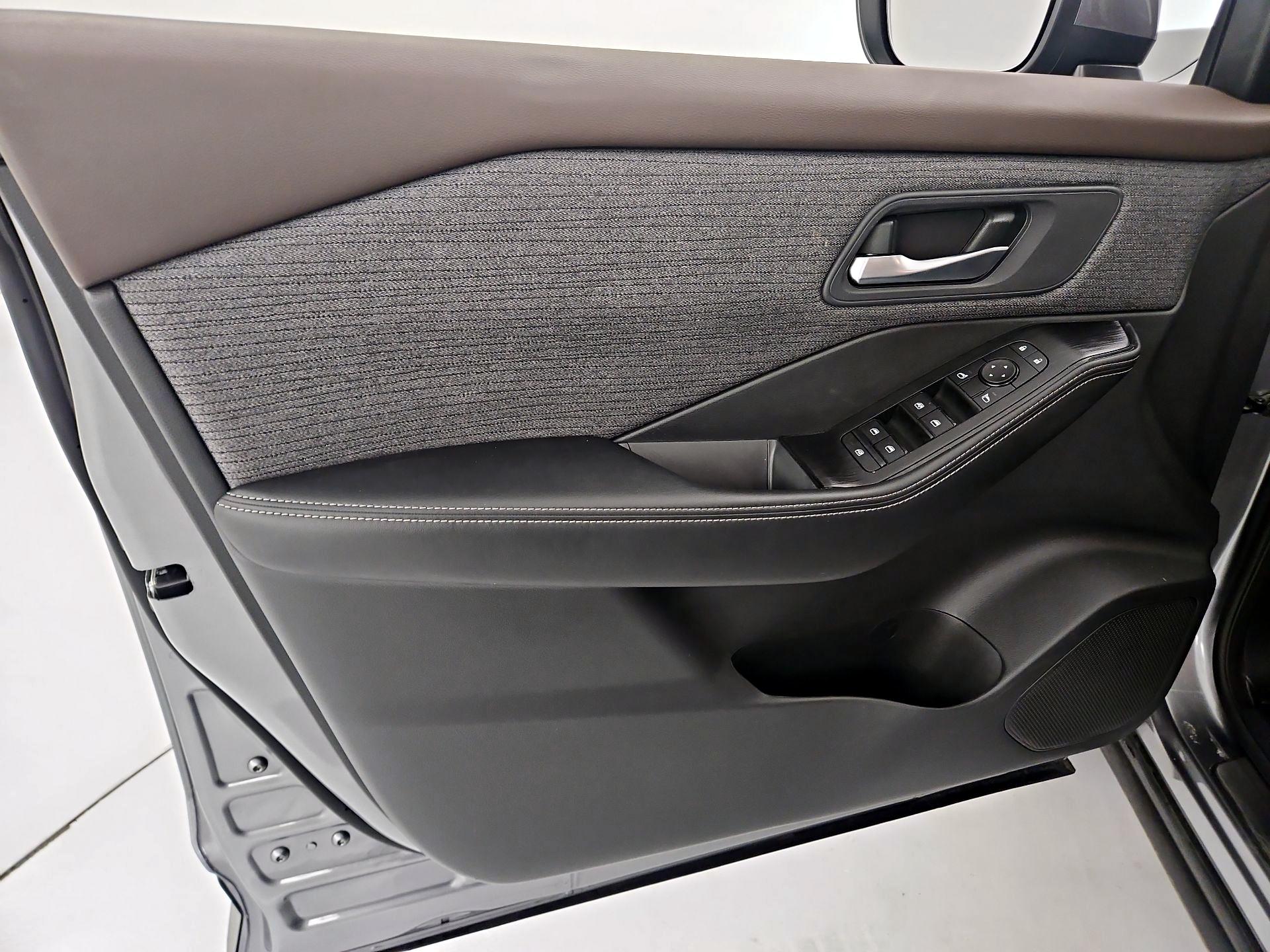 Thumbnail: 2023 Nissan Rogue - 12